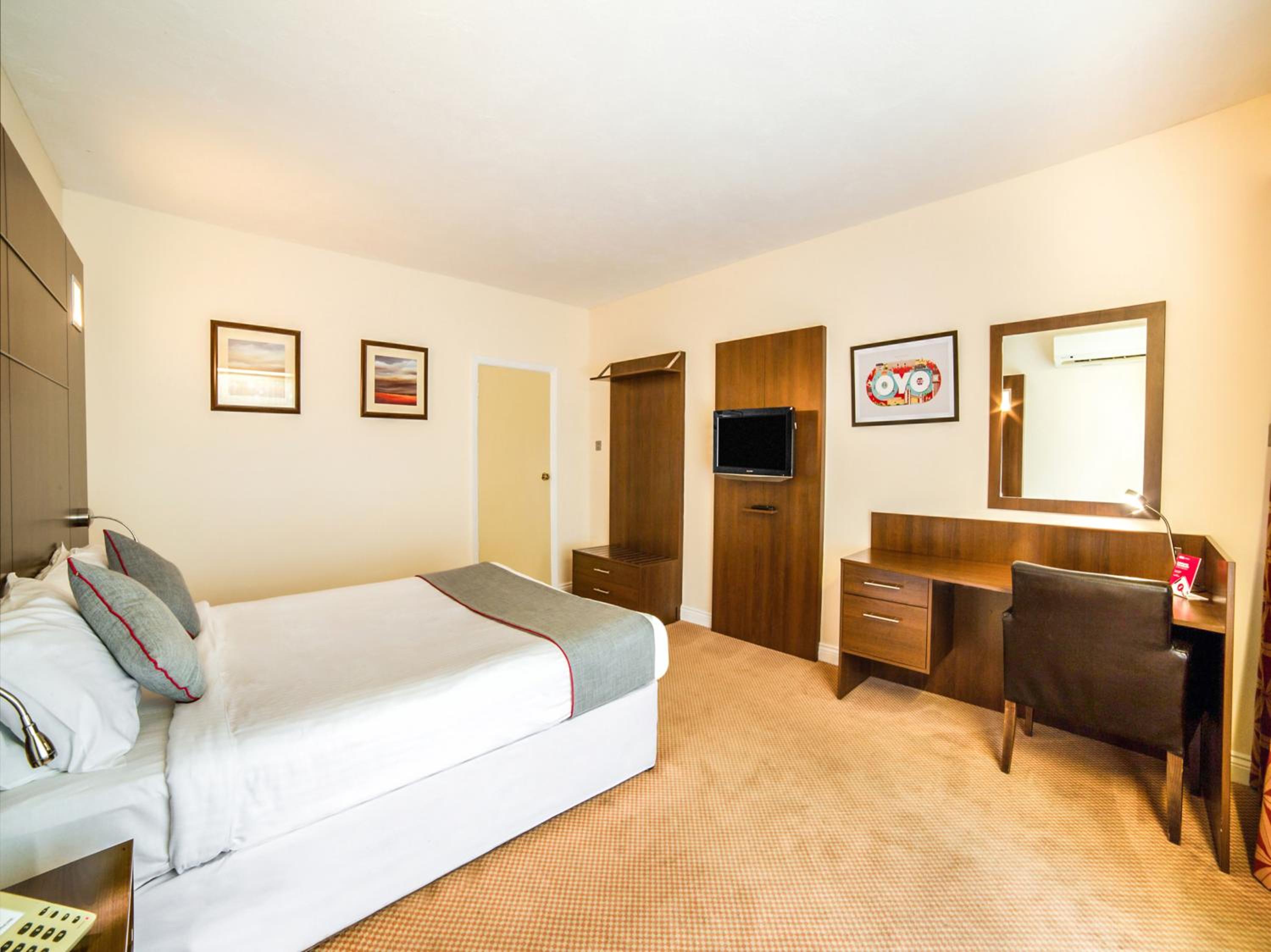Standard Double Room - Photo 12