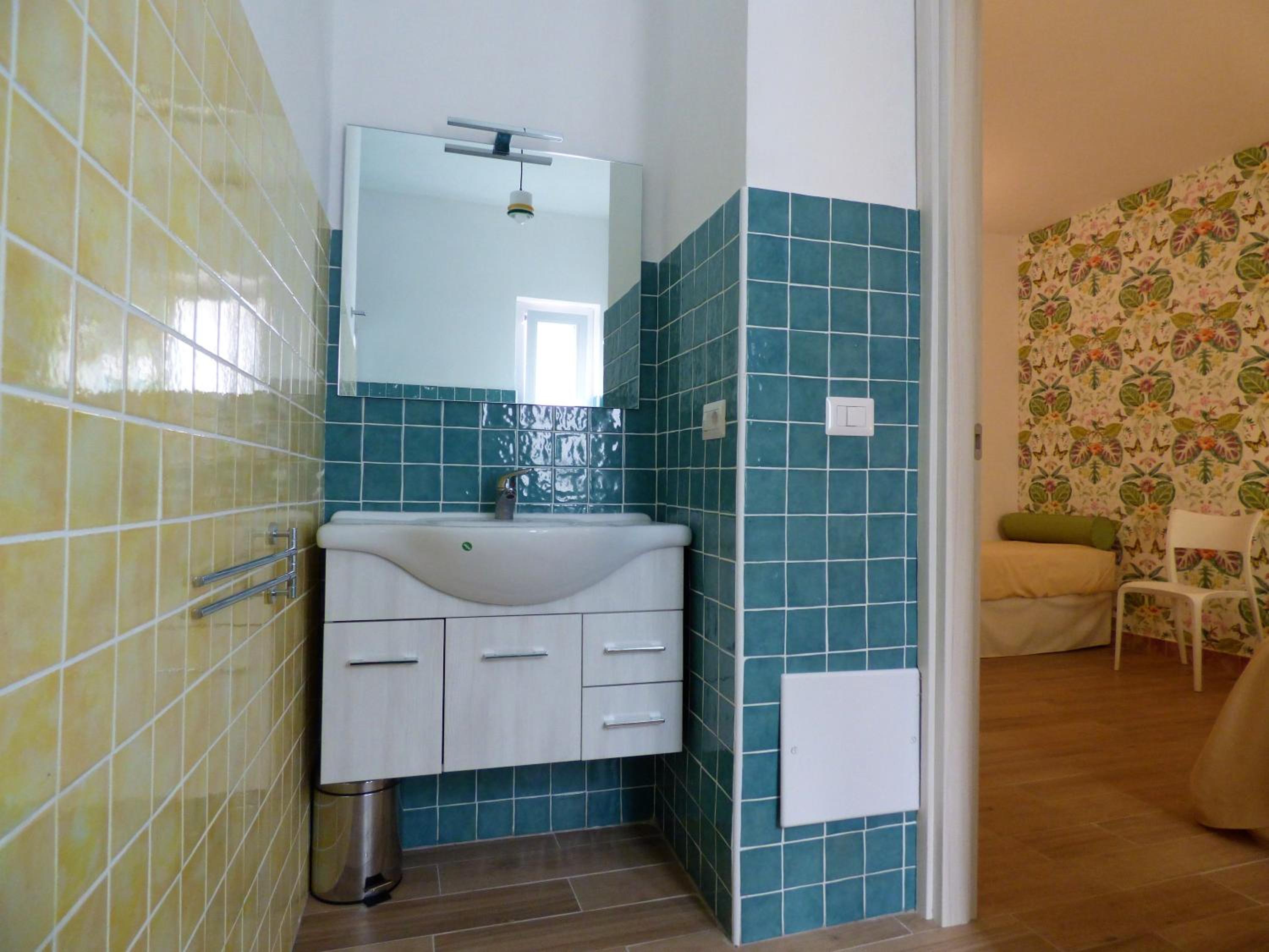 Family Room with Private Bathroom - Photo 3
