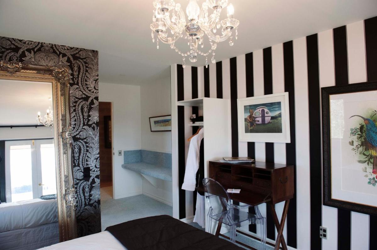 Tekapo King Room with Lake View photo 1