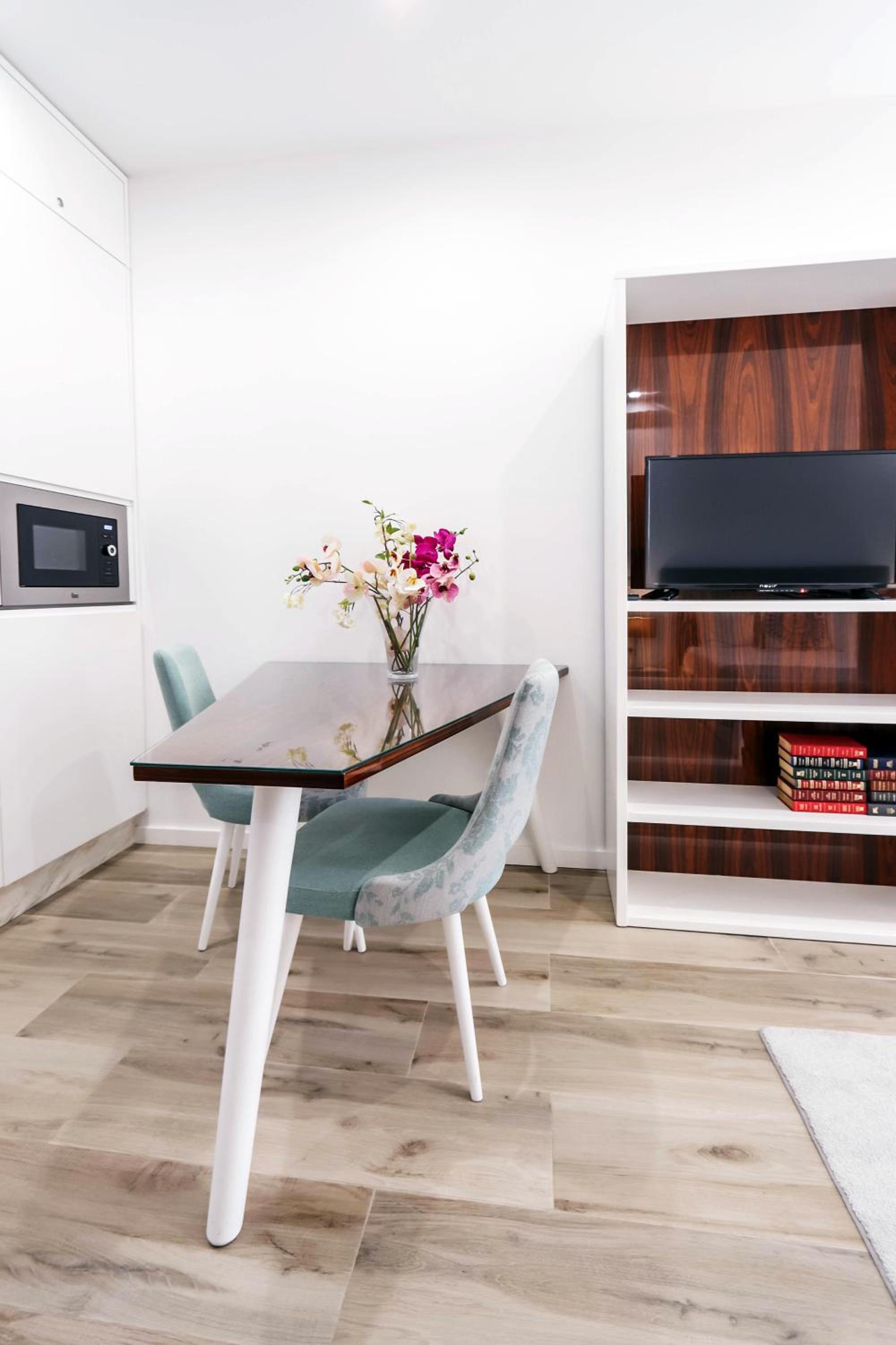 Studio Apartment - Photo 15