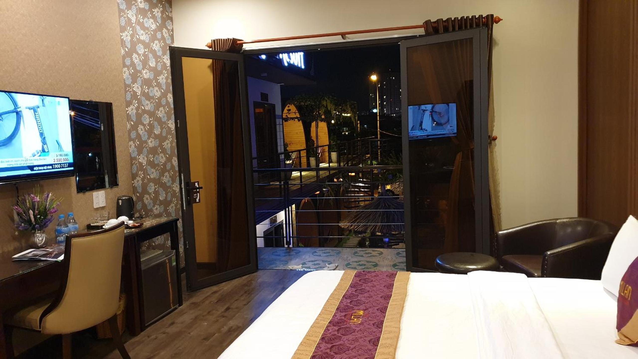 Deluxe Double Room with Bath - Photo 4