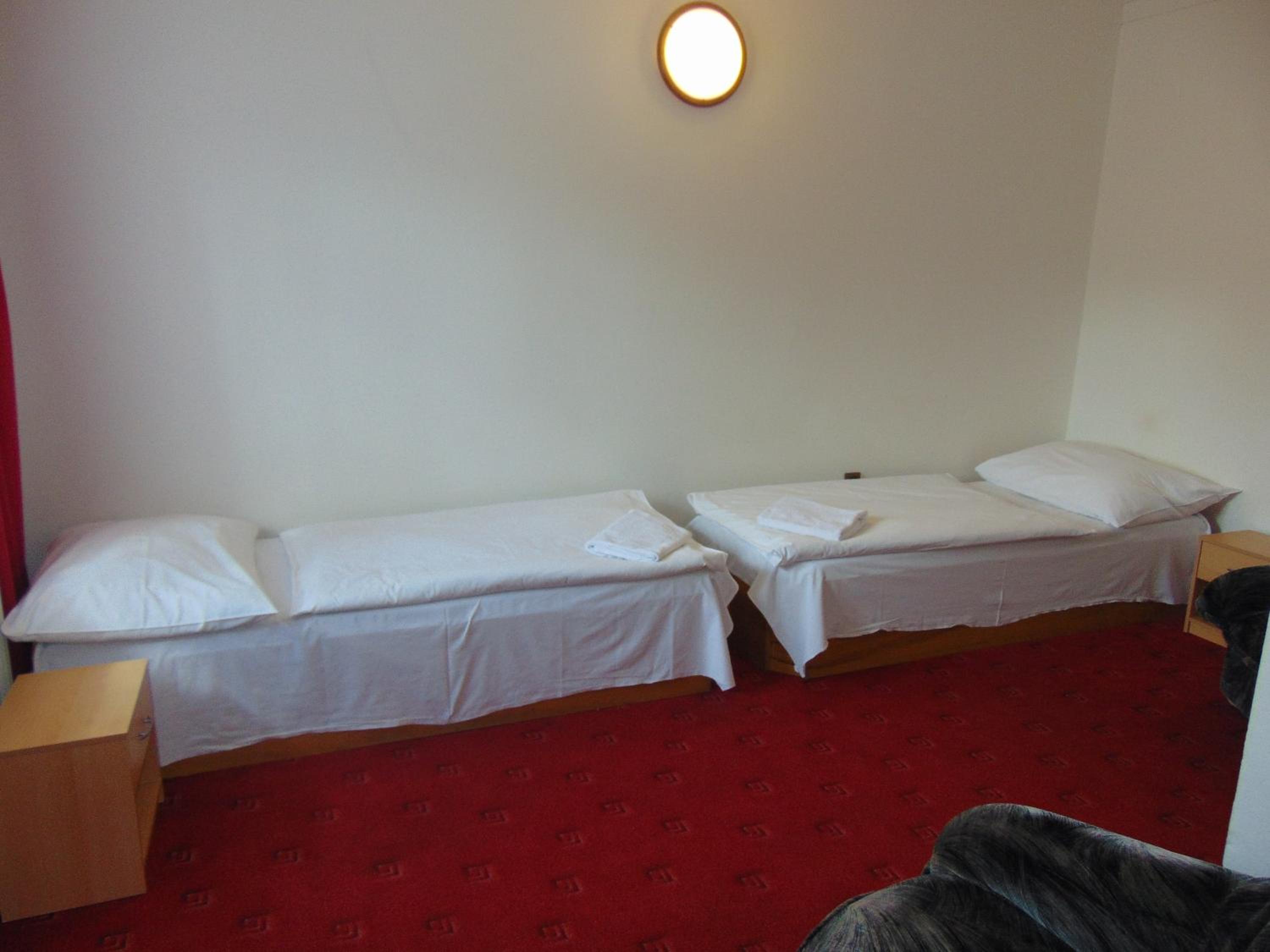 Economy Quadruple Room photo 2