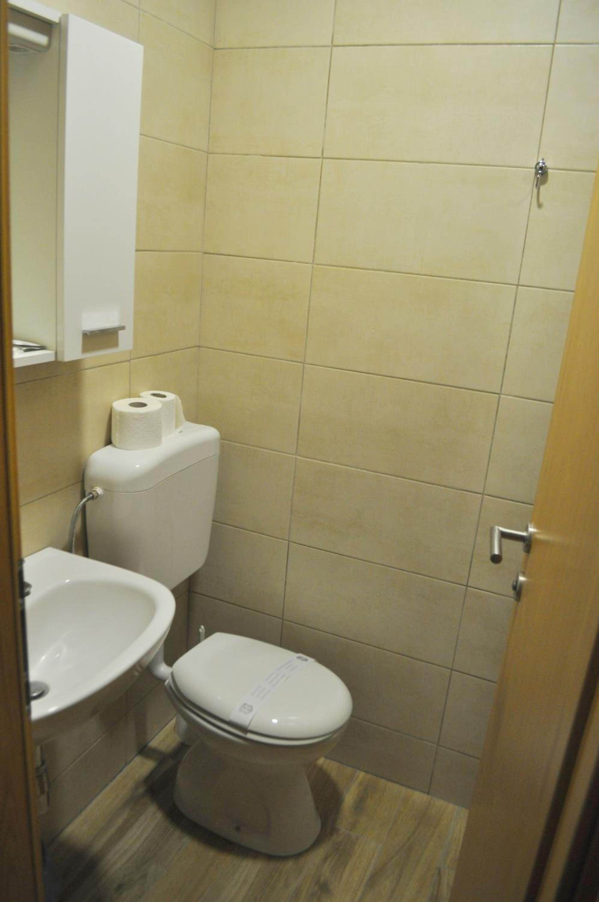 Twin Room - Photo 12