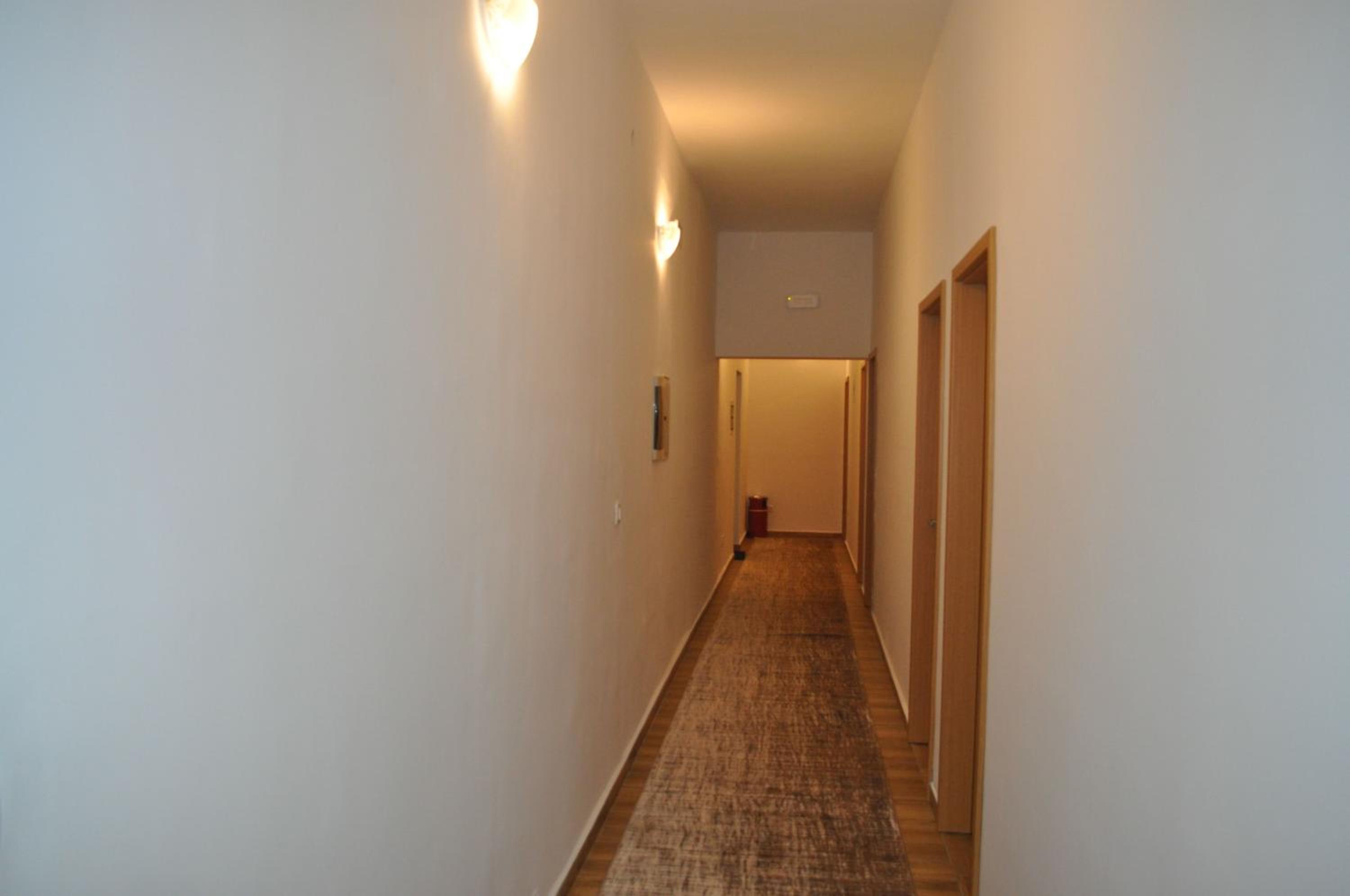 Twin Room - Photo 11