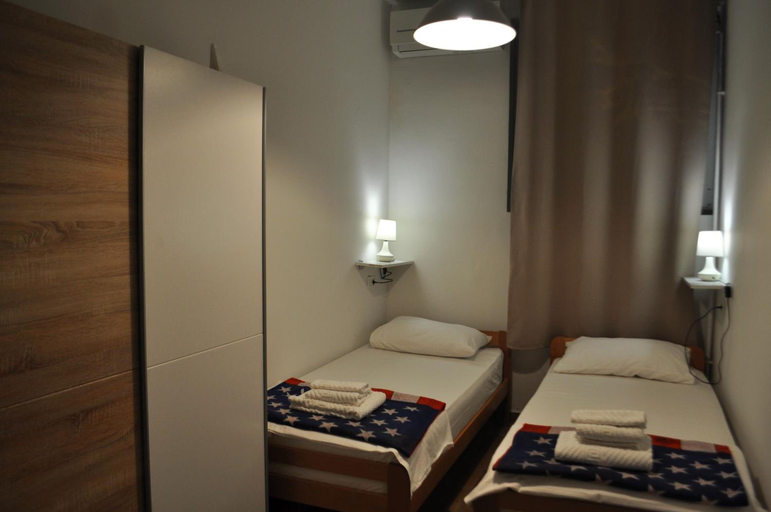 Twin Room - Photo 10