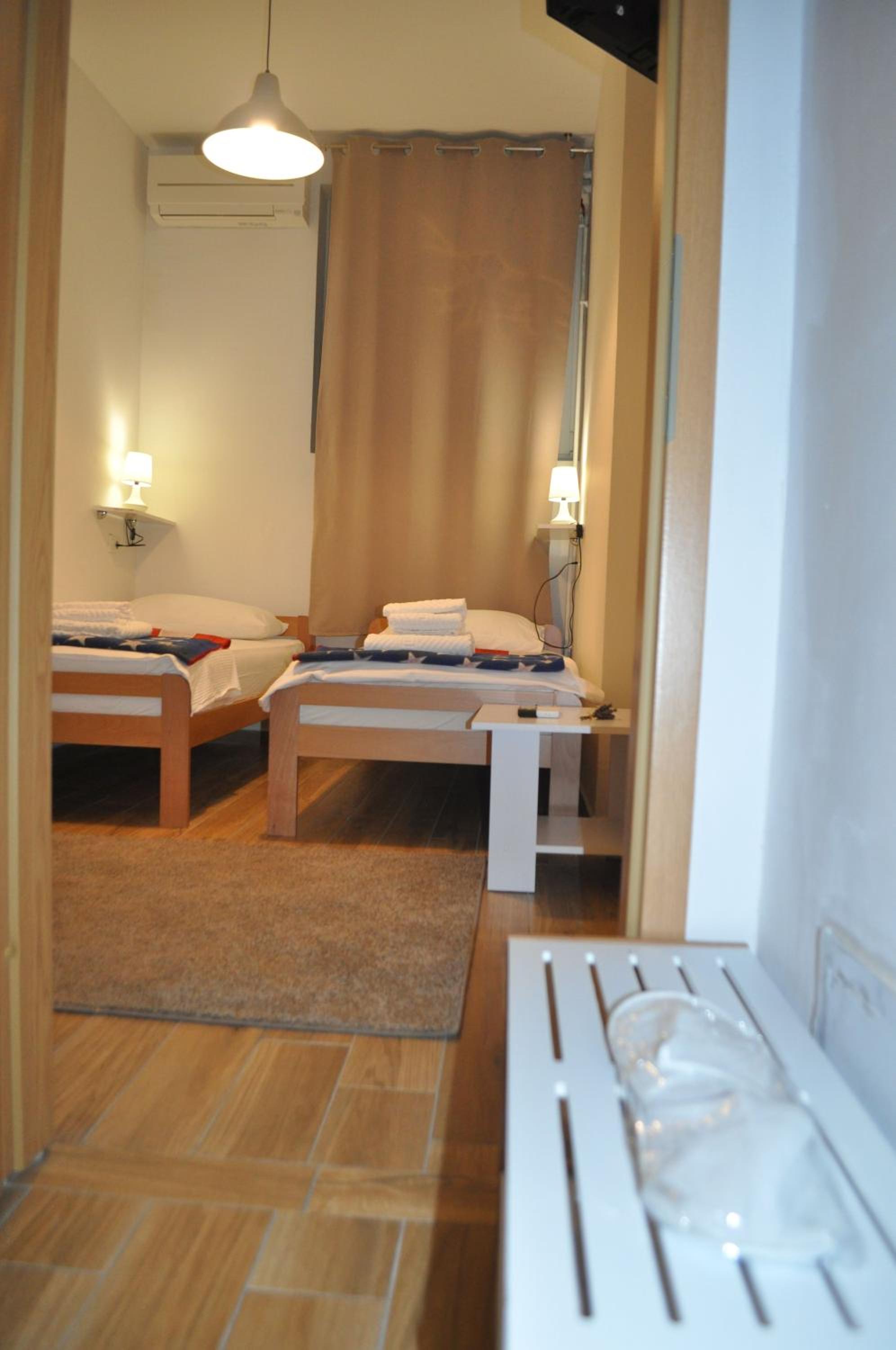 Twin Room - Photo 9