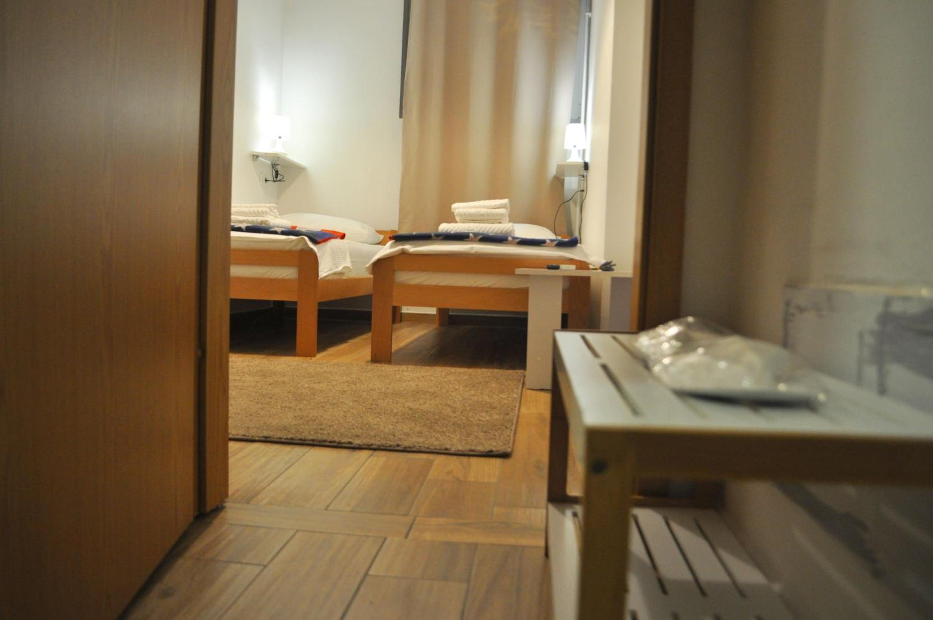 Twin Room - Photo 8