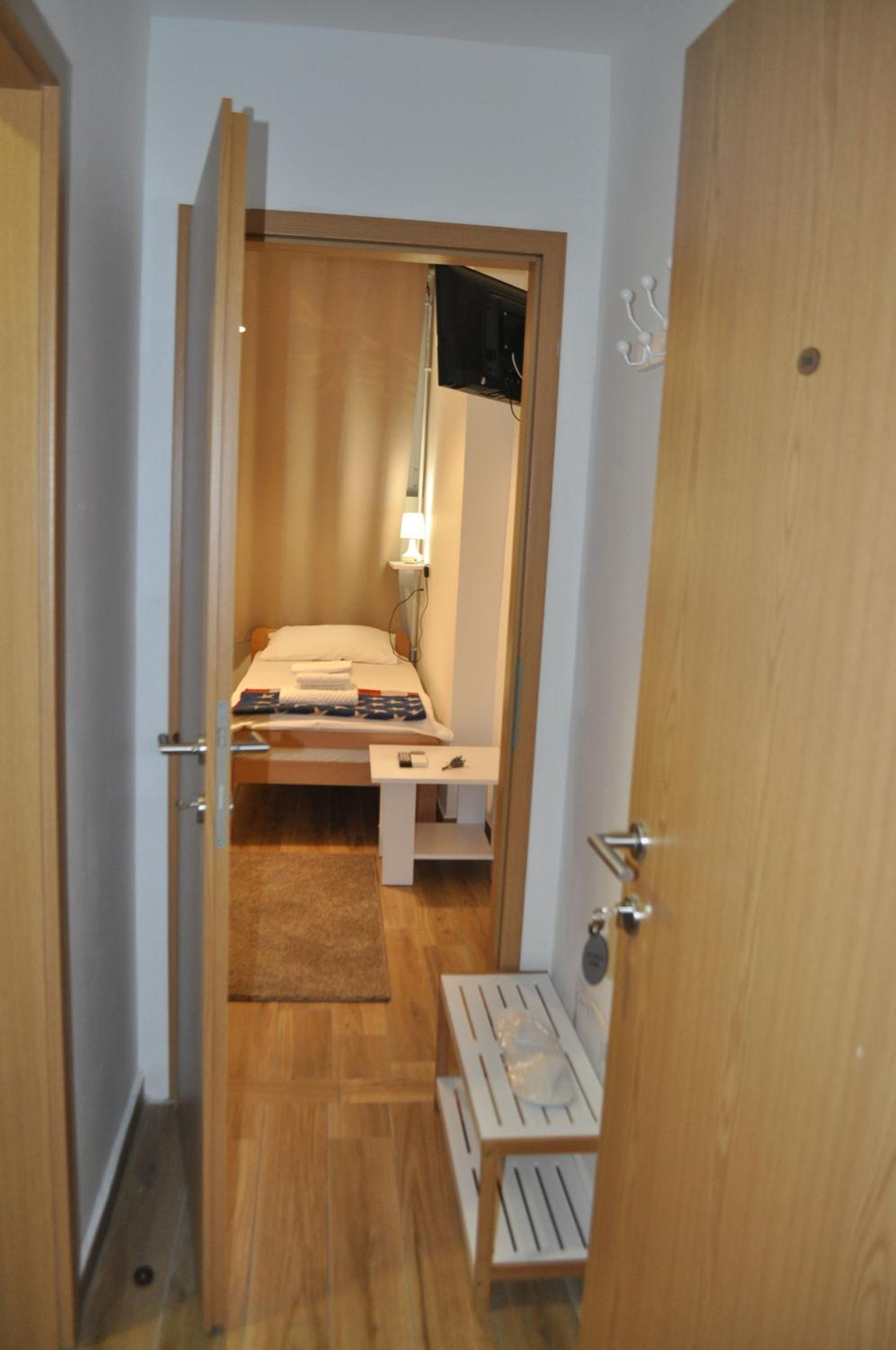 Twin Room - Photo 6