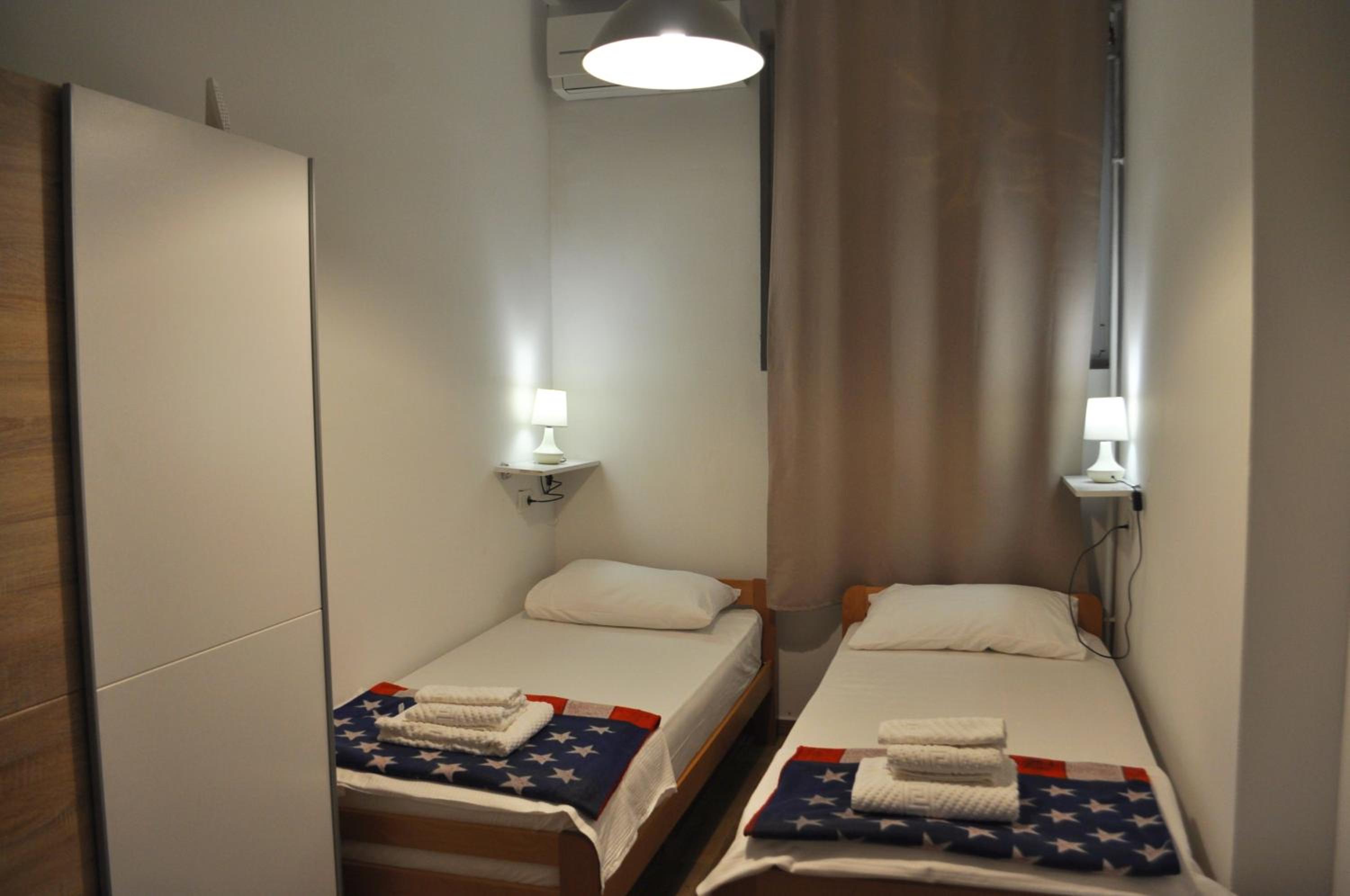 Twin Room - Photo 3