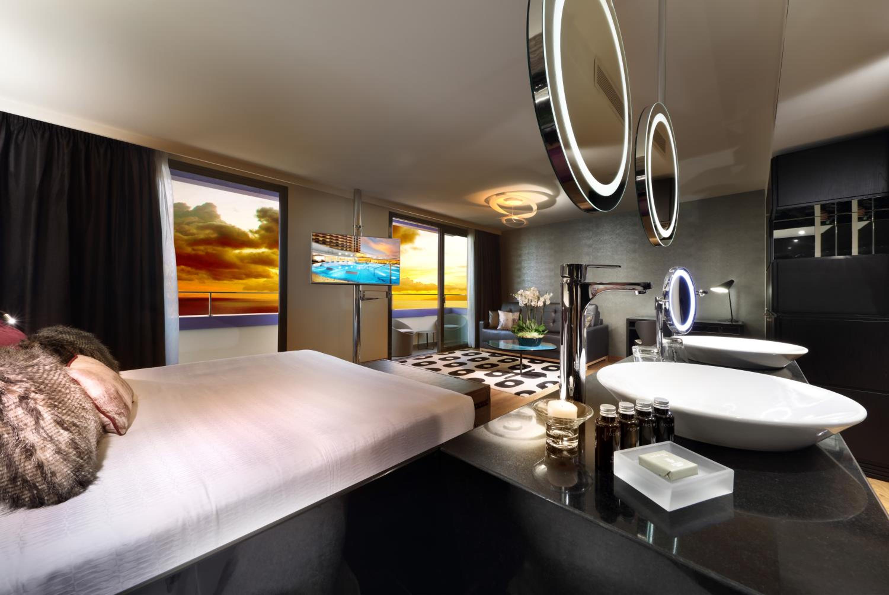 Rock Royalty Studio Suite (2 Adults + 1 Child)