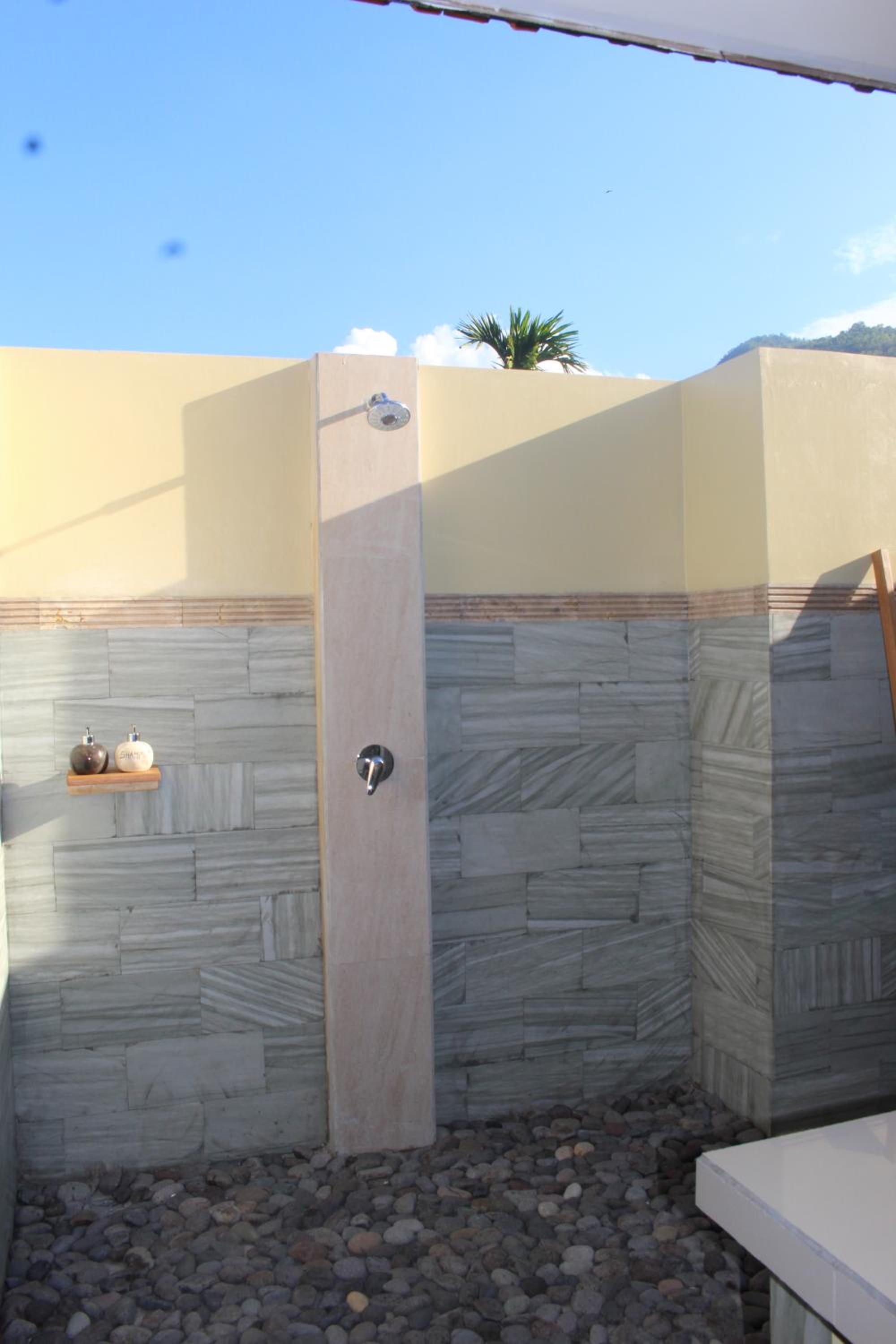 Deluxe Double Room with Balcony and Sea View photo 3