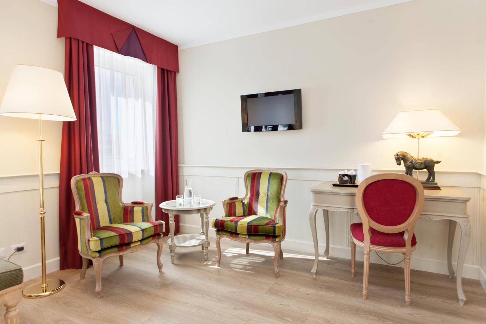 Deluxe Double or Twin Room - Photo 5