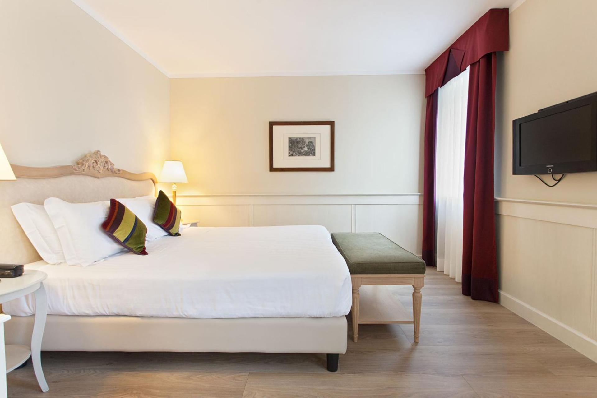 Deluxe Double or Twin Room - Photo 7