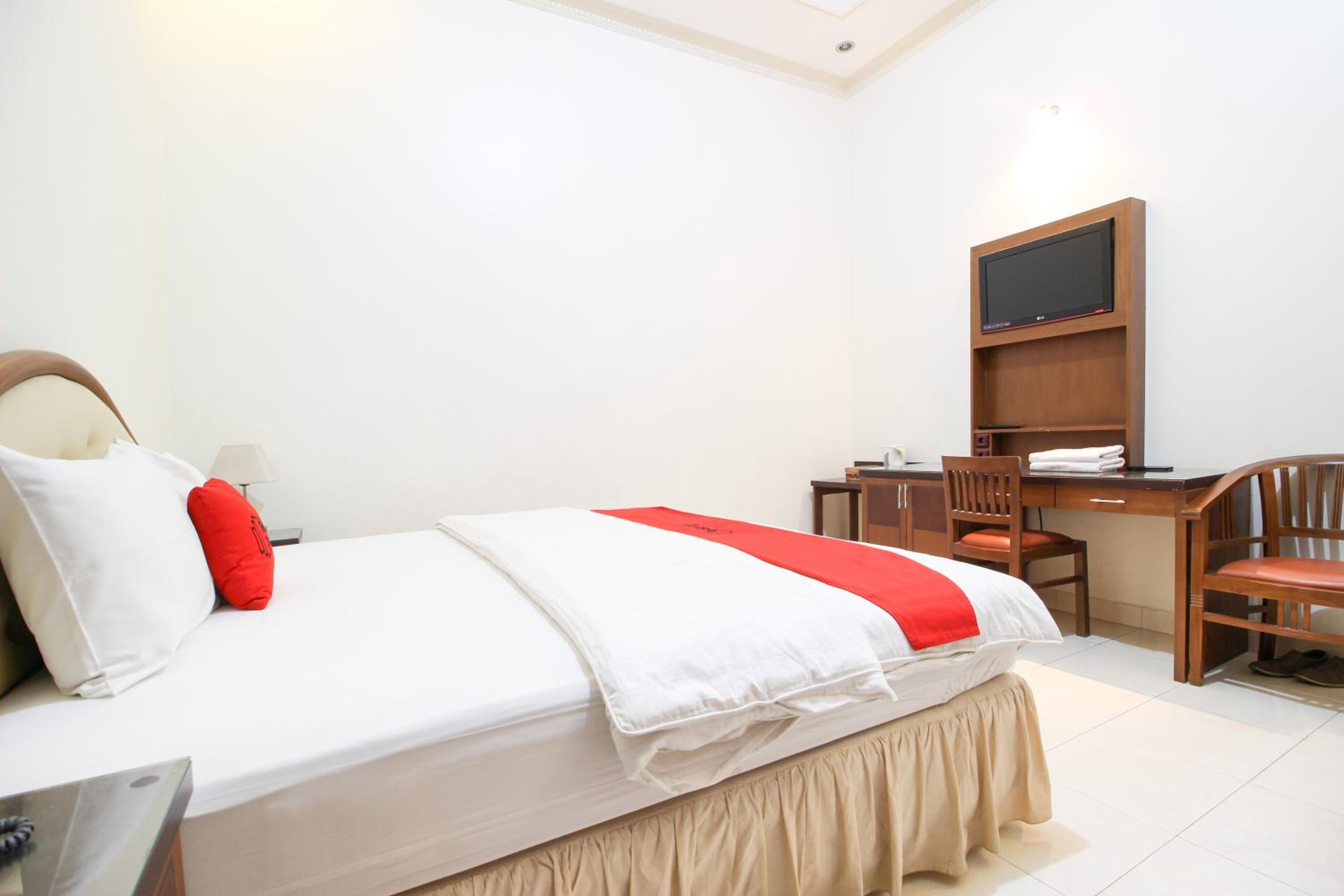 Deluxe Room - Photo 5