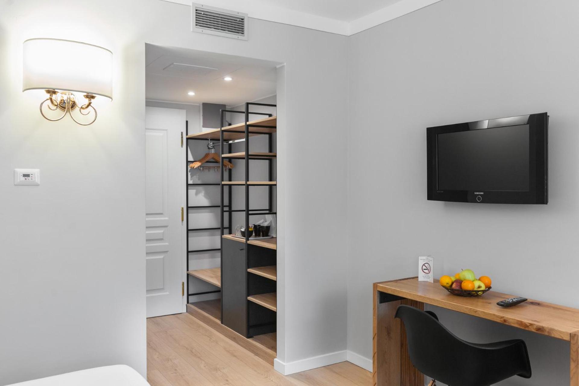 Superior Double or Twin Room - Photo 8