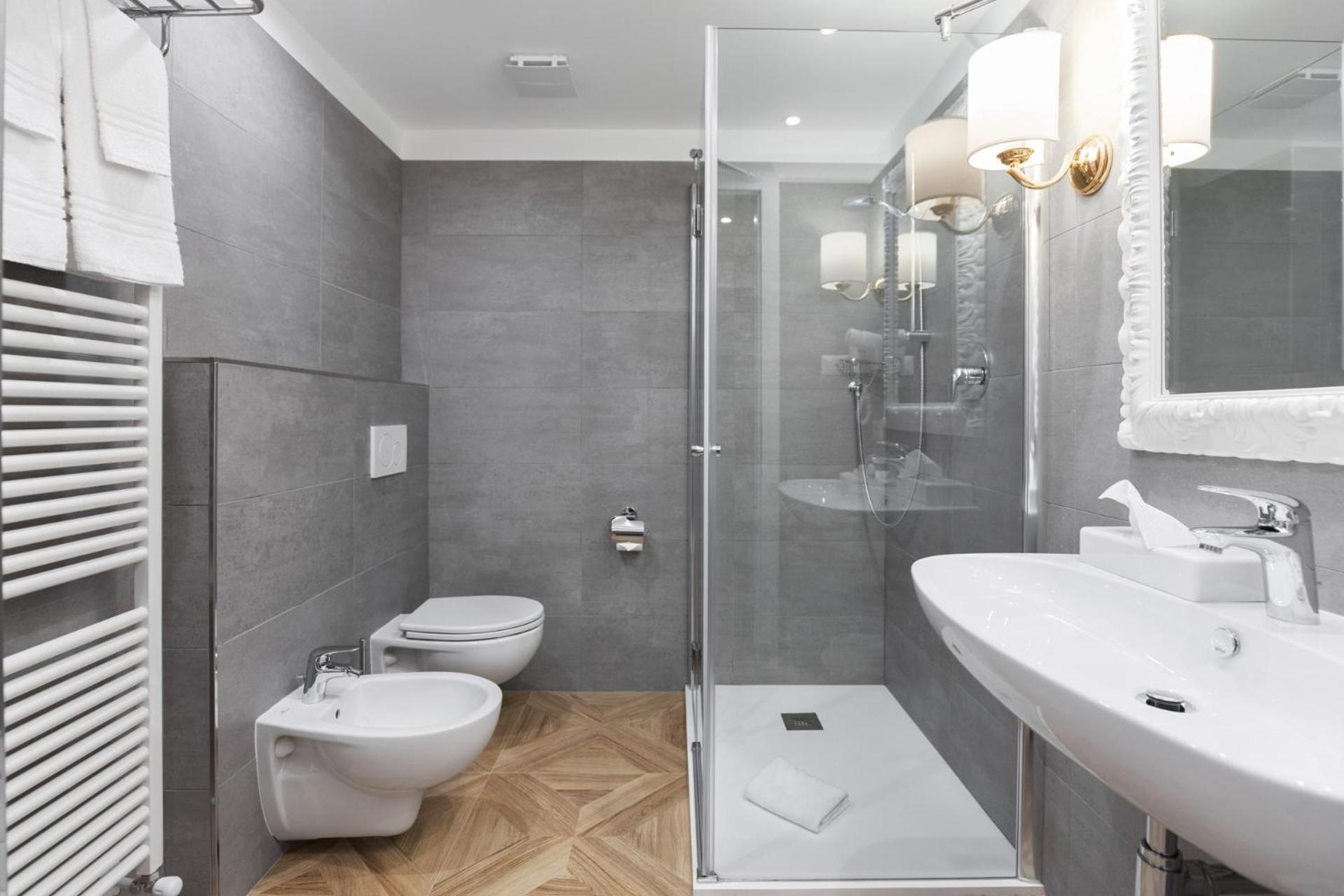 Superior Double or Twin Room - Photo 9