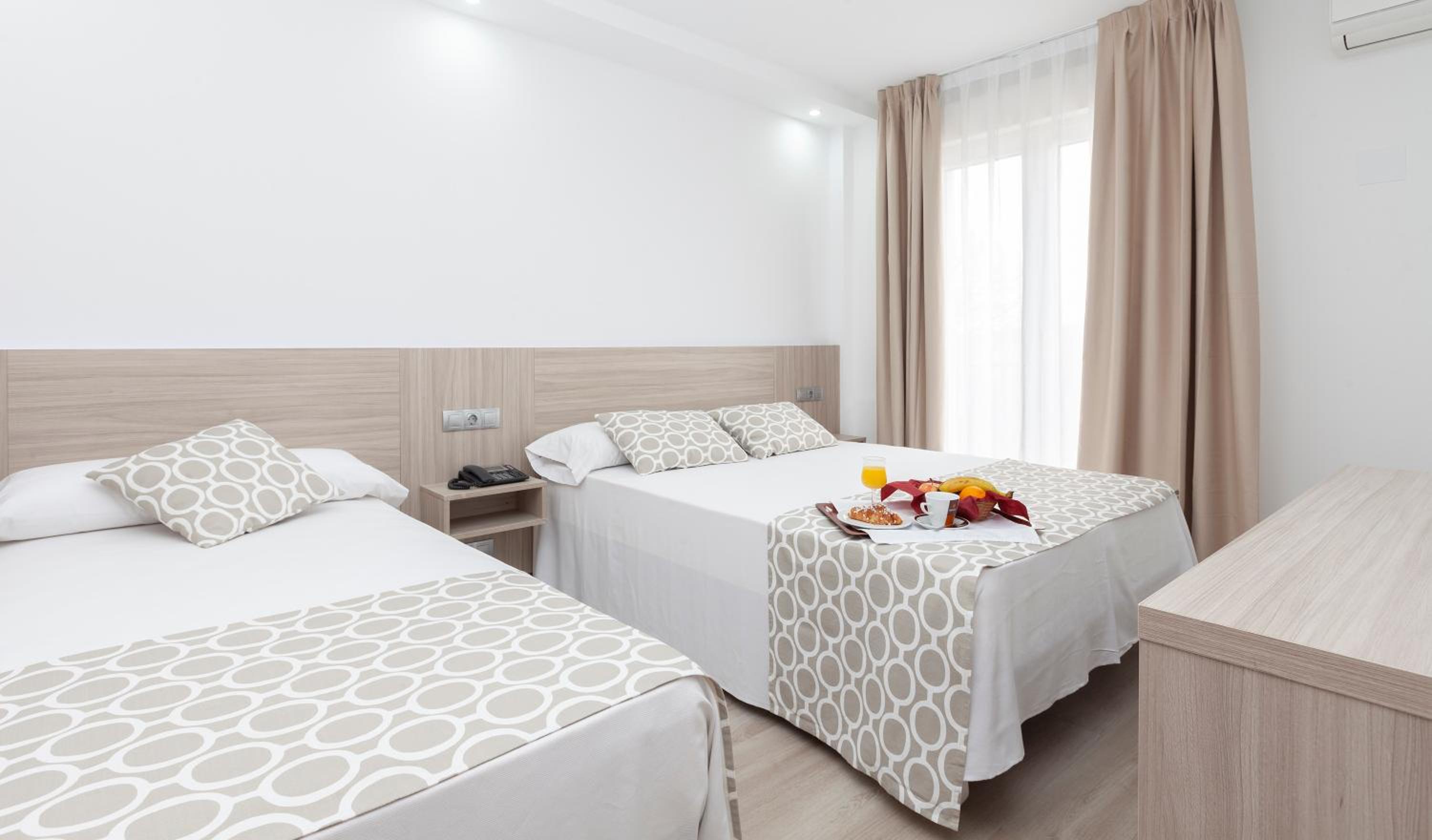 Triple Room (2 Adults + 1 Child) - Photo 3
