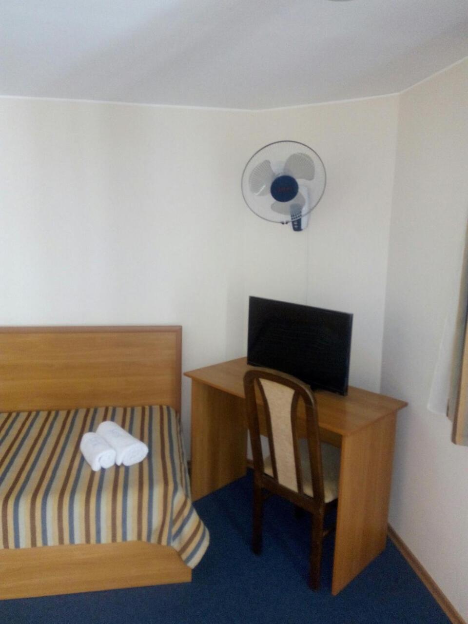 Small Twin Room photo 1