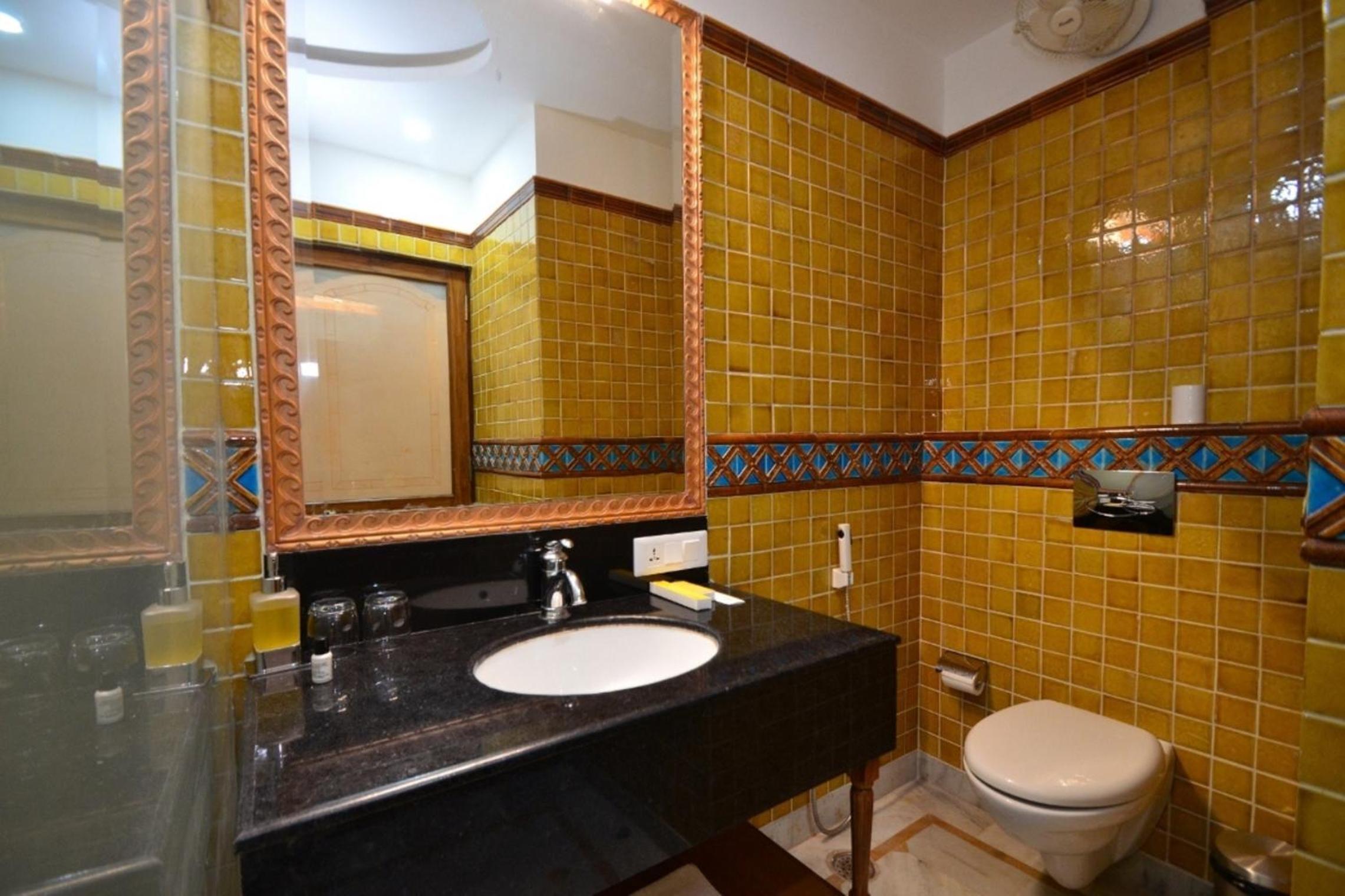 Premier Room:: 15% off on food & beverage services, 20% off on session of Spa   - Photo 6