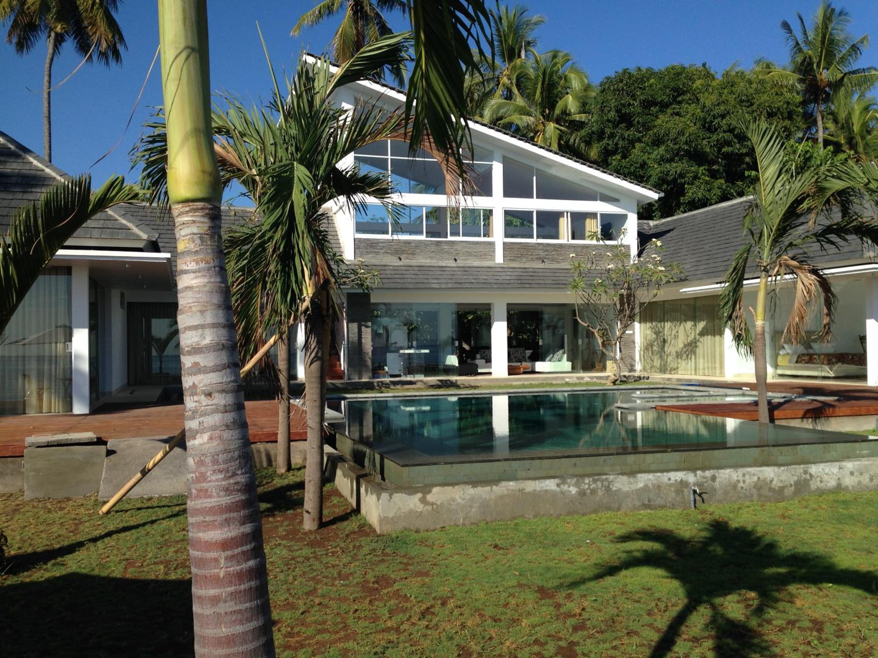 Villa photo 2