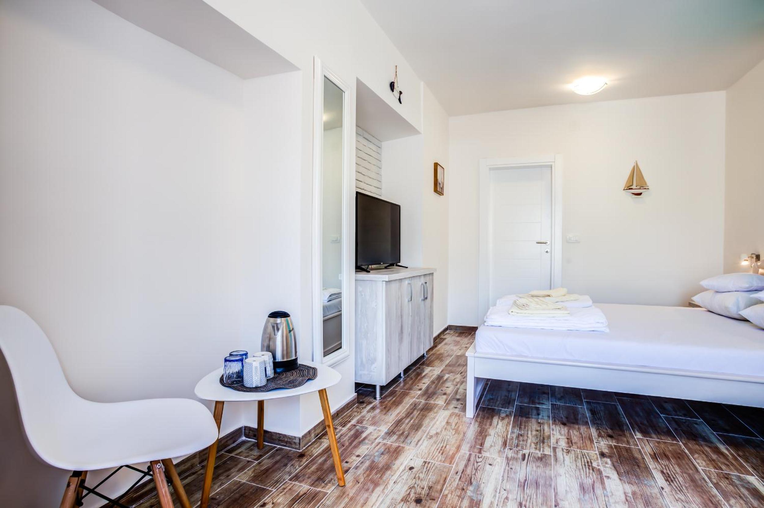 Standard Double Room - Photo 3