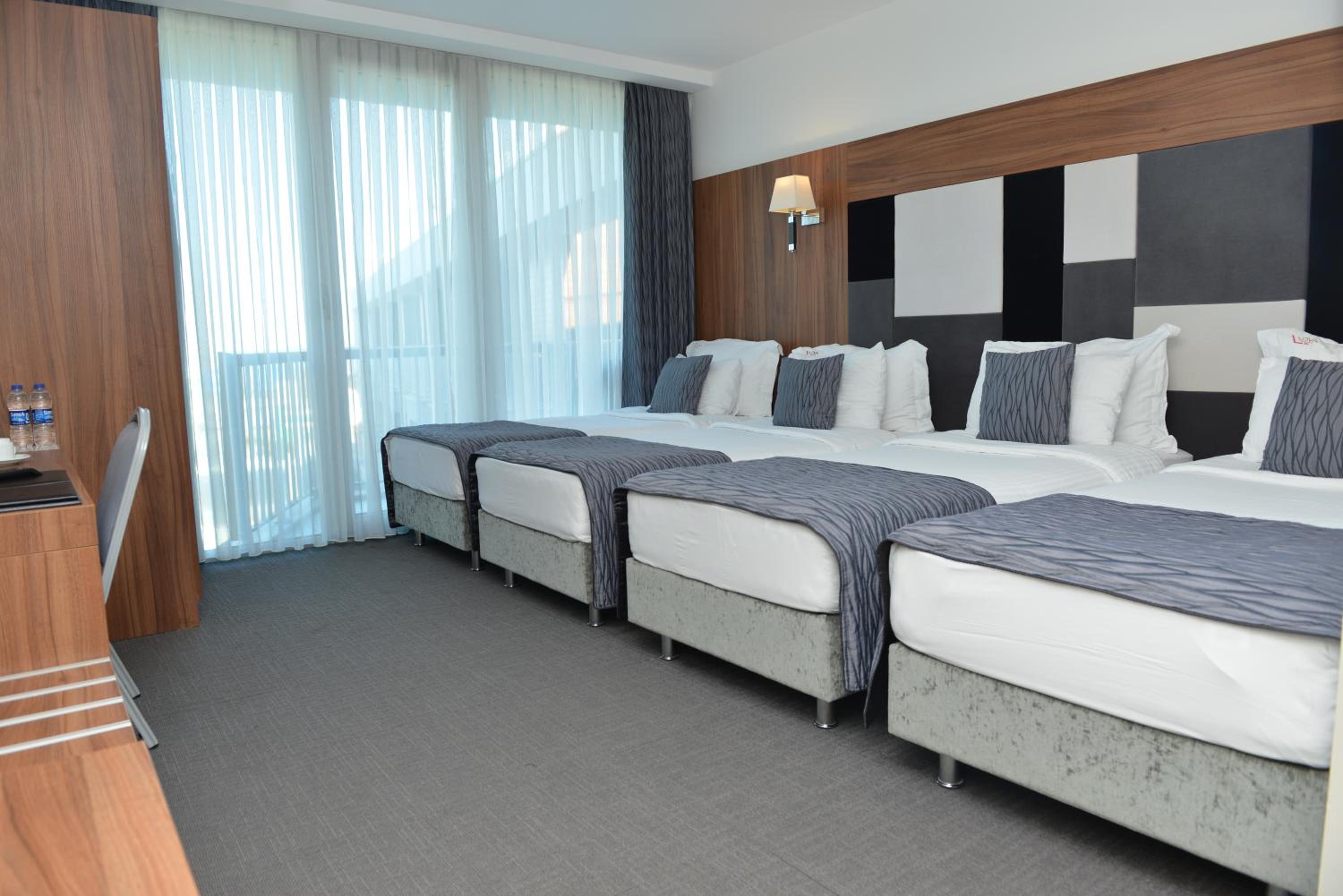 Deluxe Quadruple Room - Photo 3