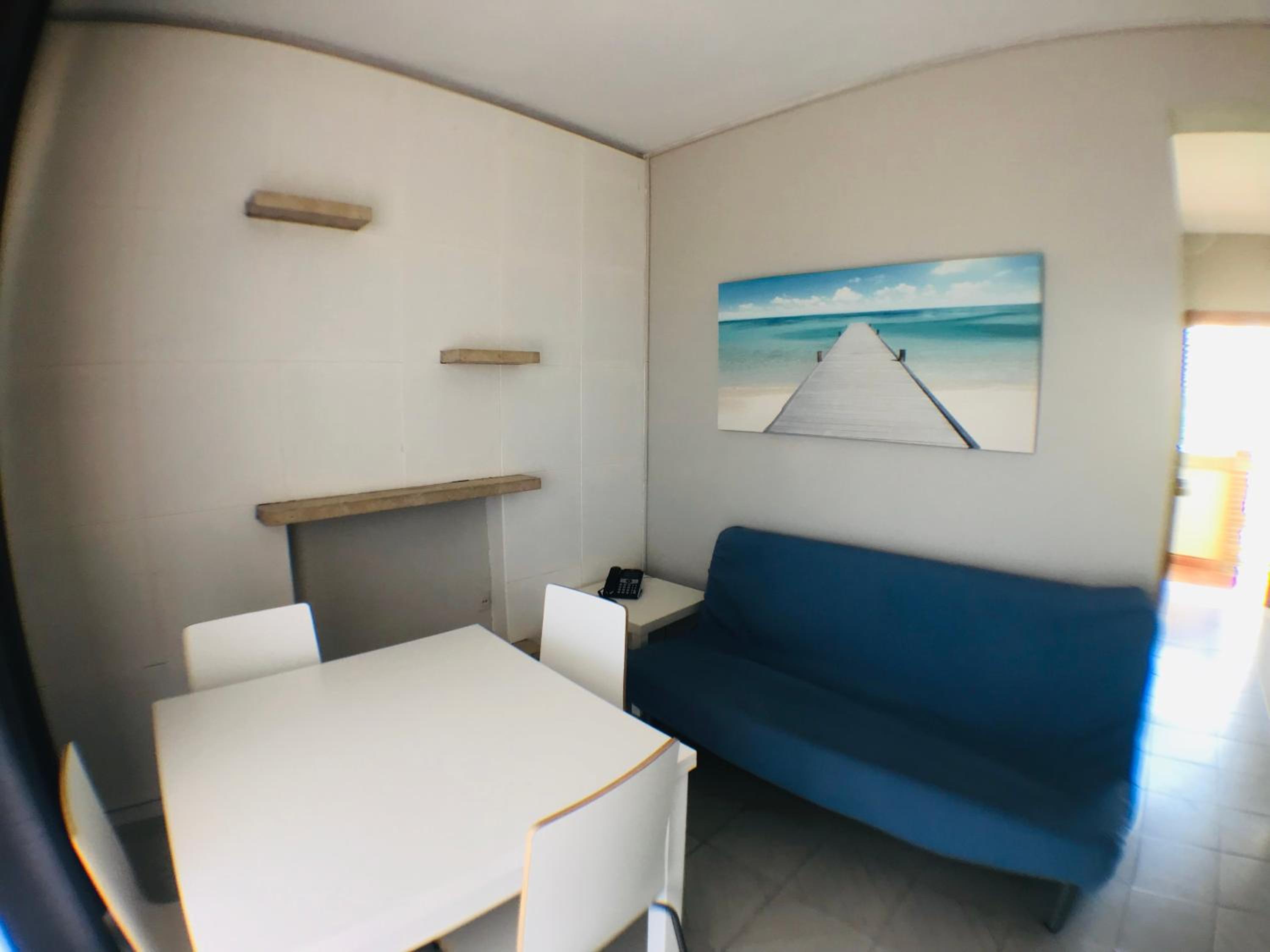 Apartamento de dos habitaciones con vista parcial al mar