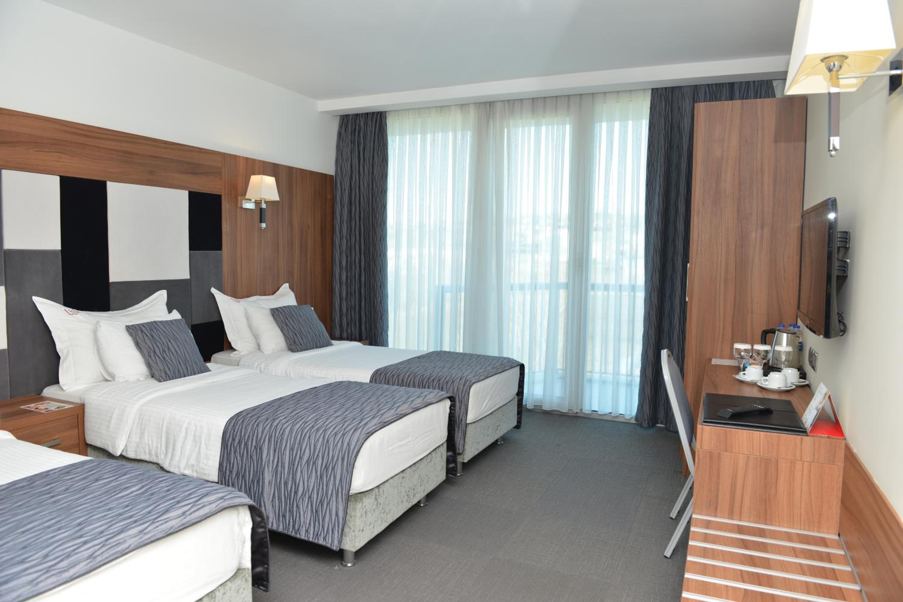 Deluxe Triple Room - Photo 2