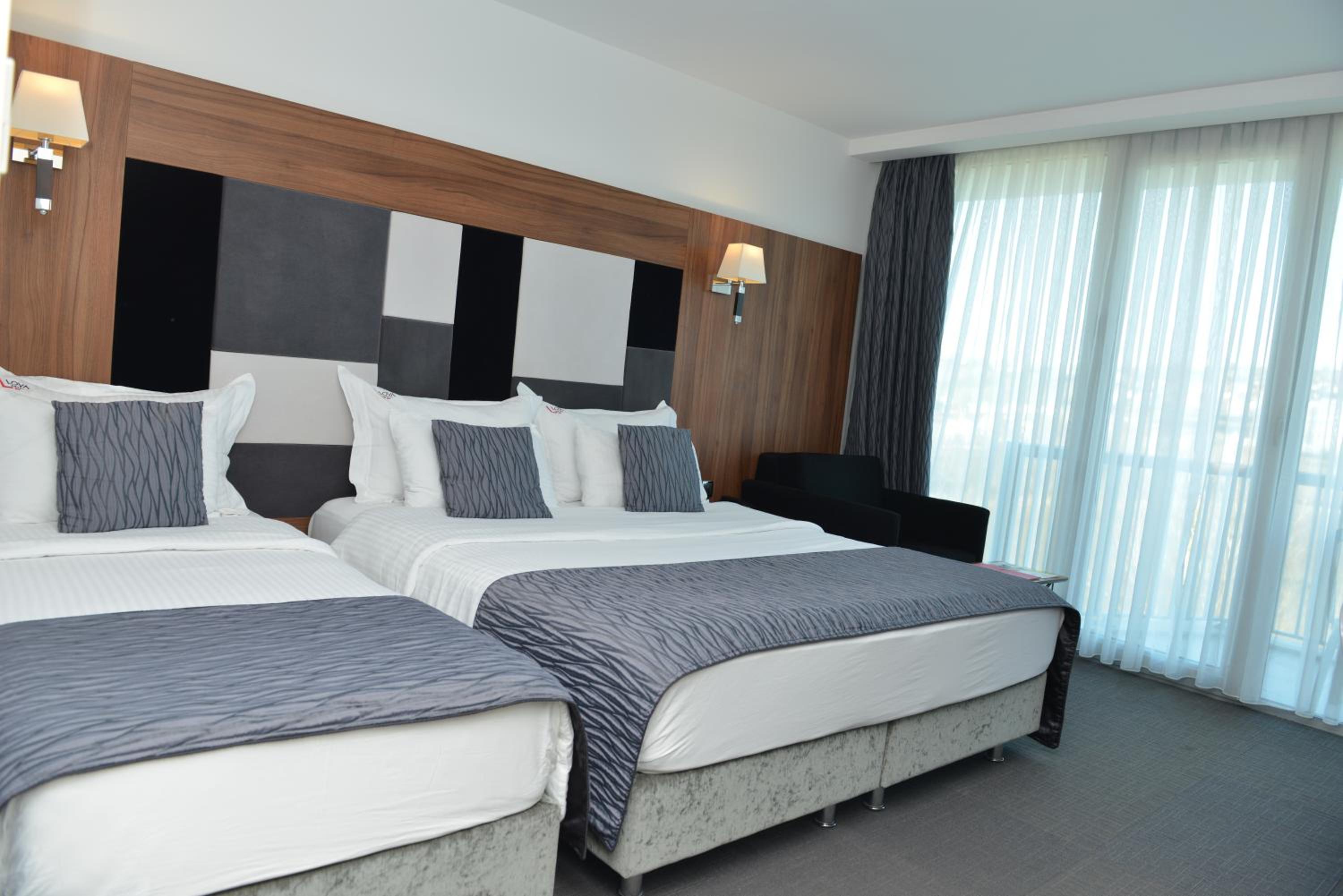 Deluxe Triple Room - Photo 1