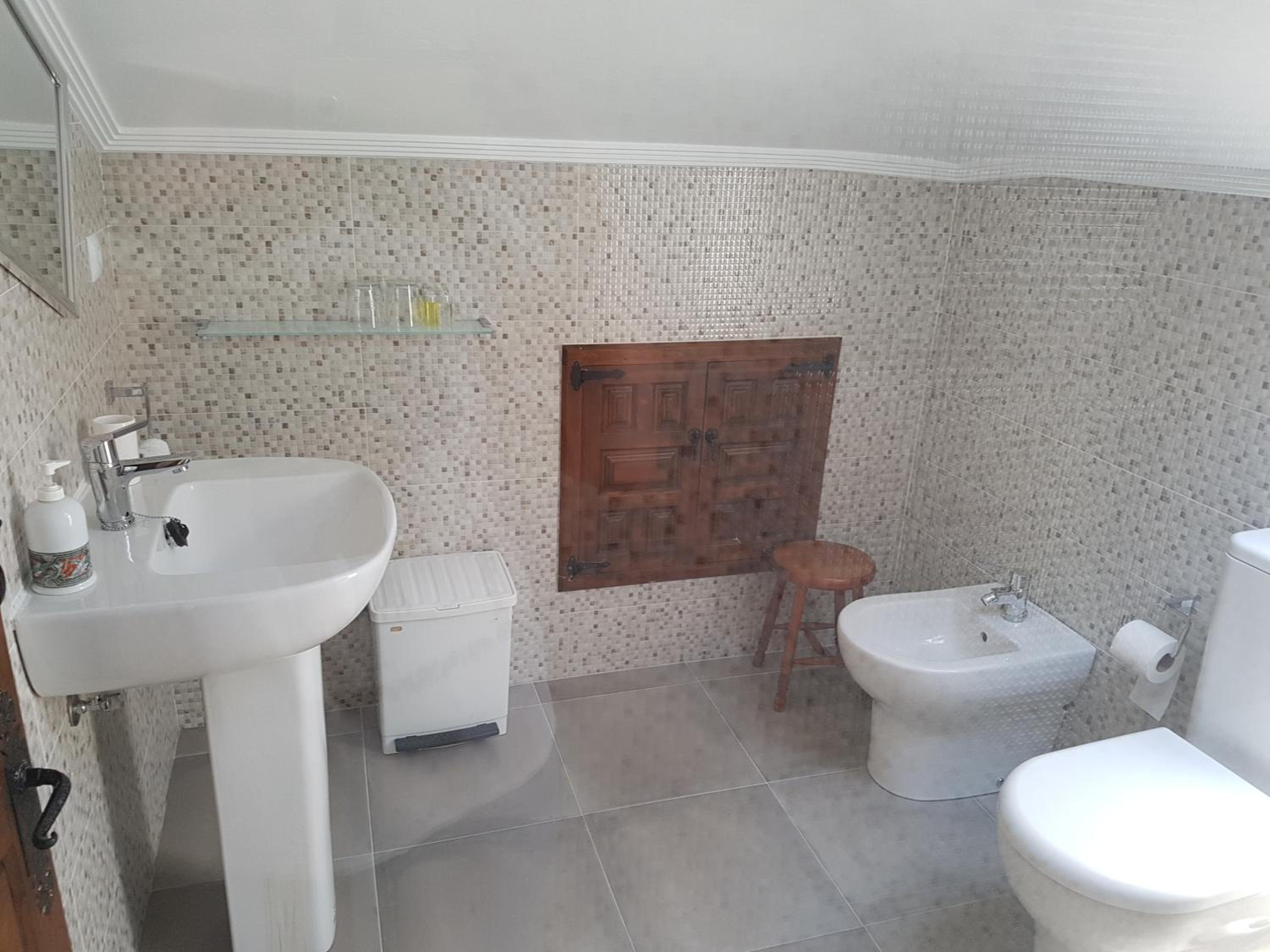 Twin Room - Photo 6