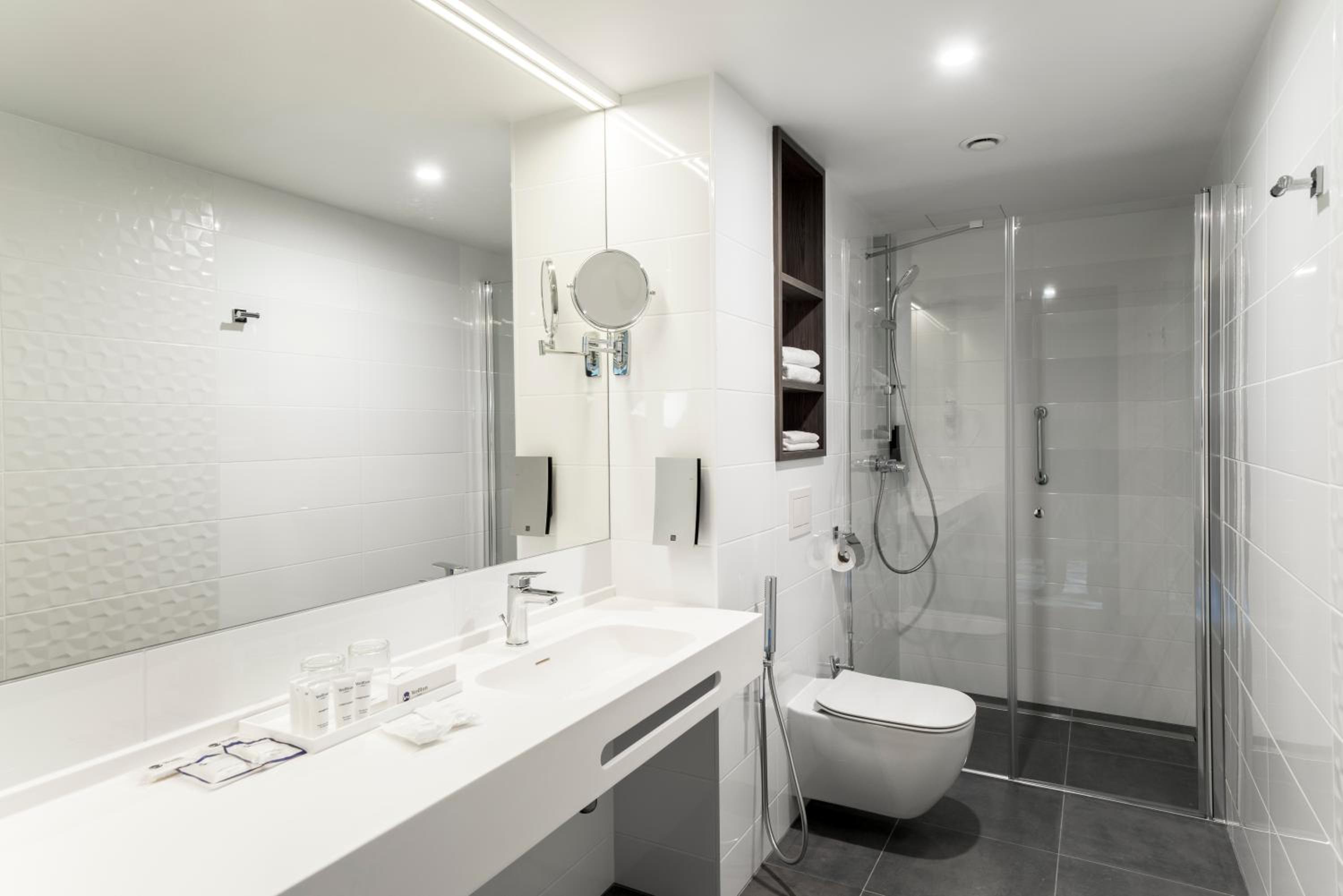 "Riverside" Double or Twin Room - Photo 6