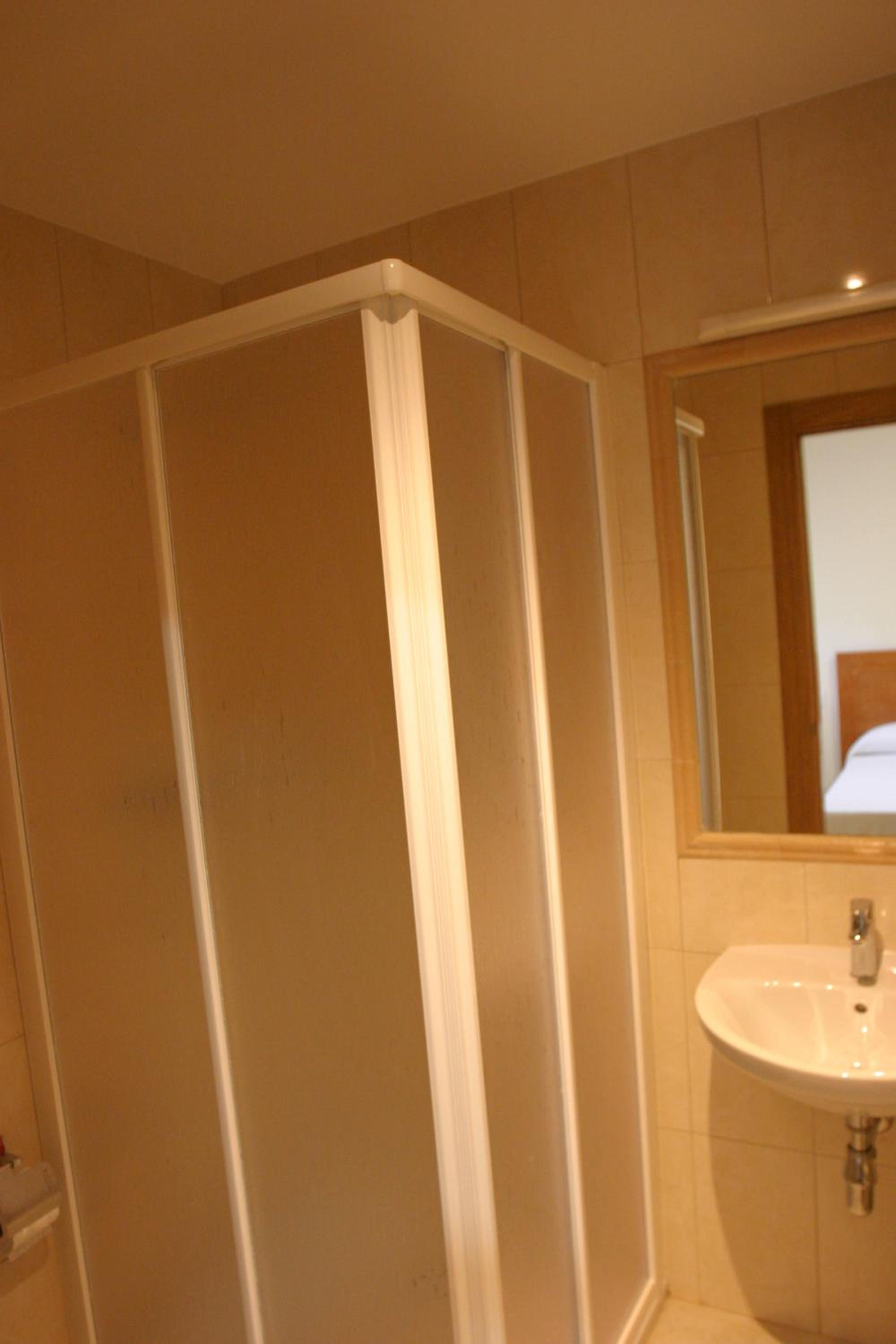 Twin Room - Photo 6
