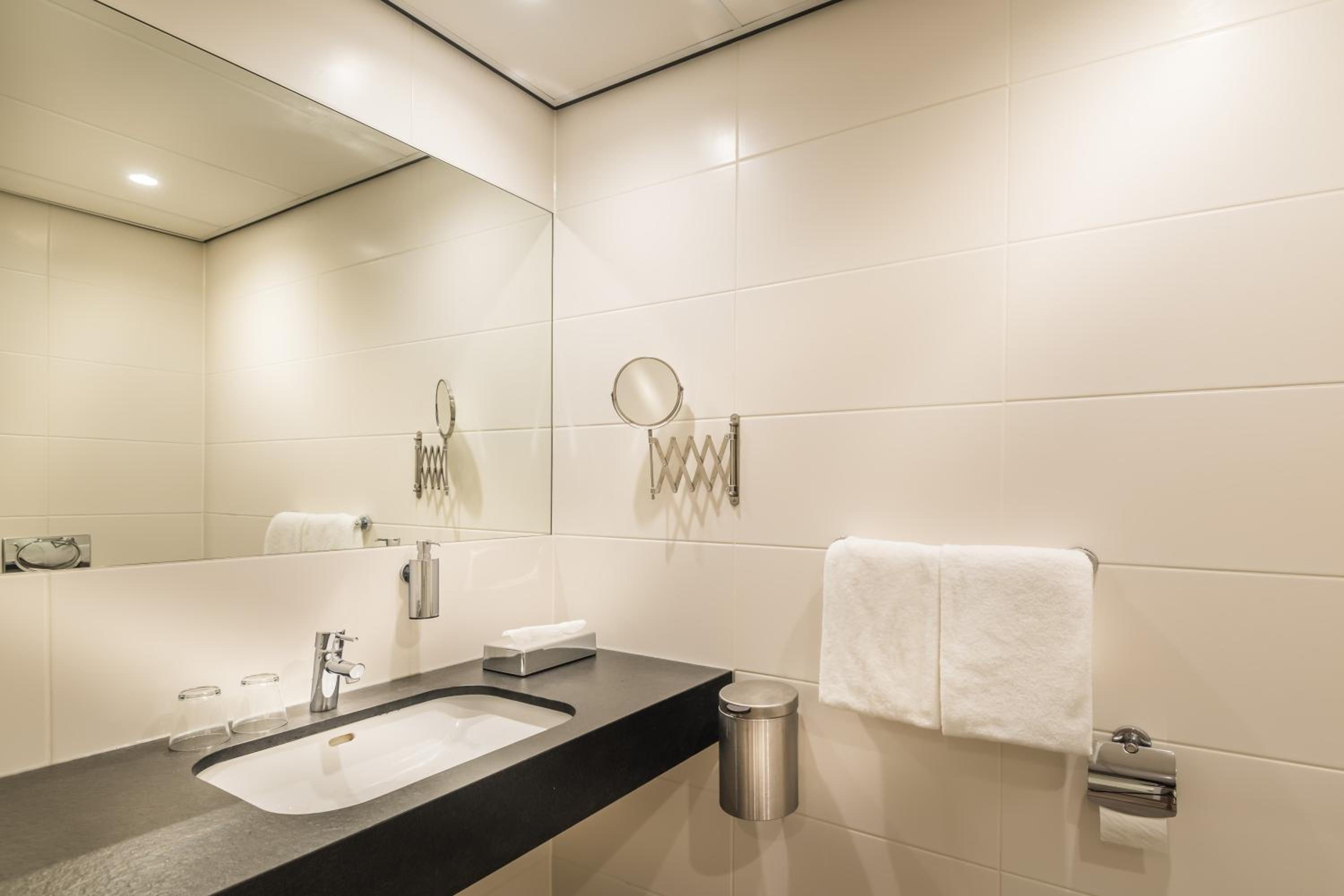 Deluxe Double Room with Shower - Photo 5