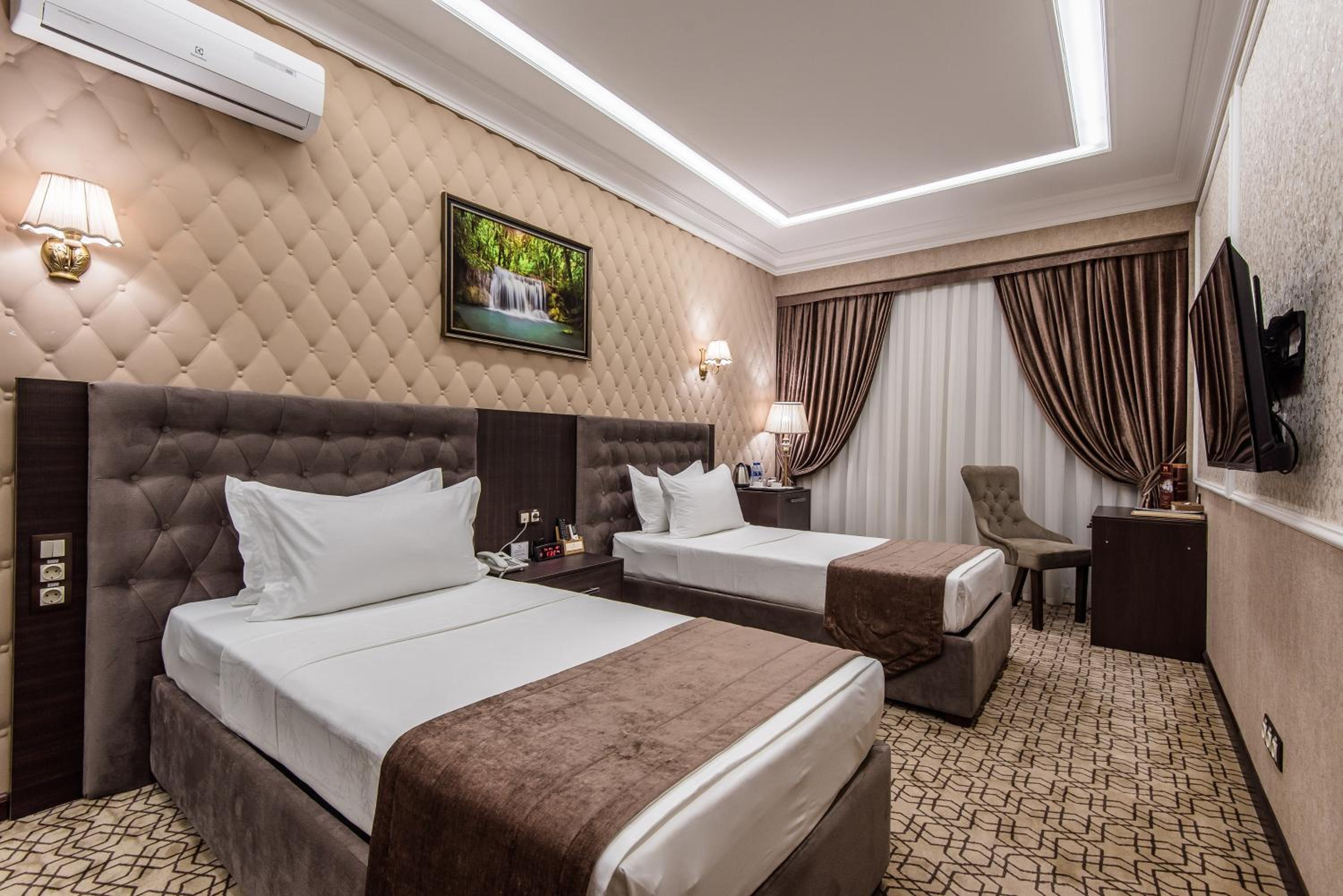Standard Twin Room - Photo 4