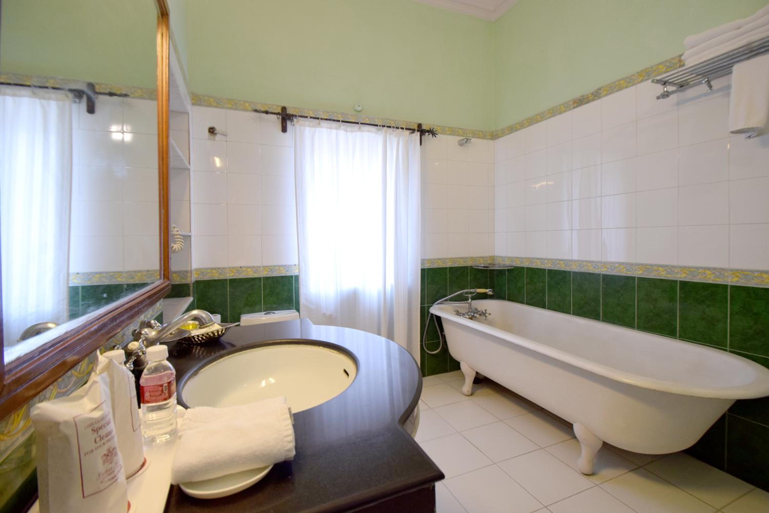 Suite - Photo 7