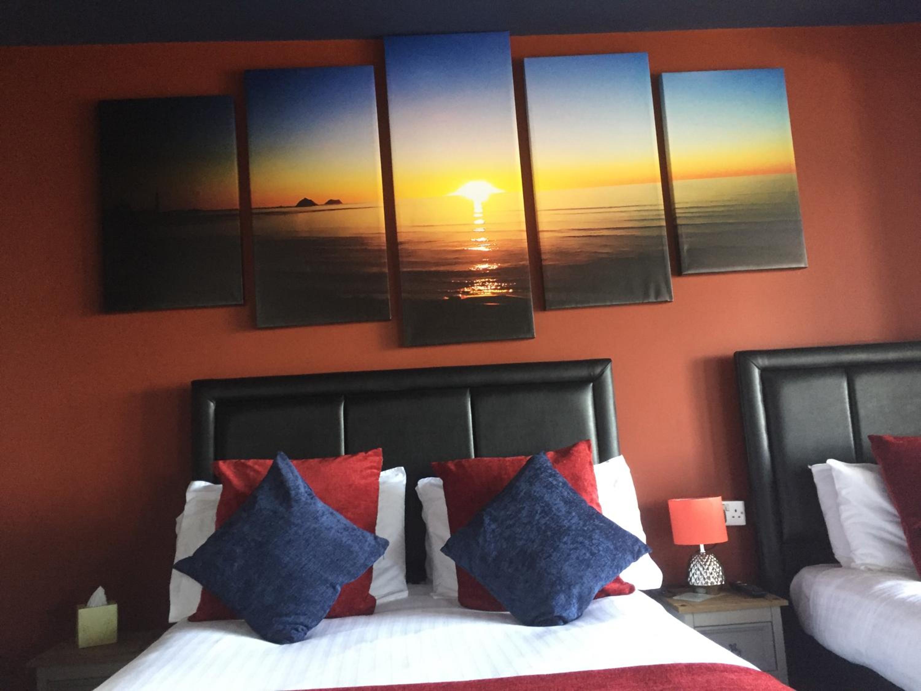 Double or Twin Room with Partial Sea View