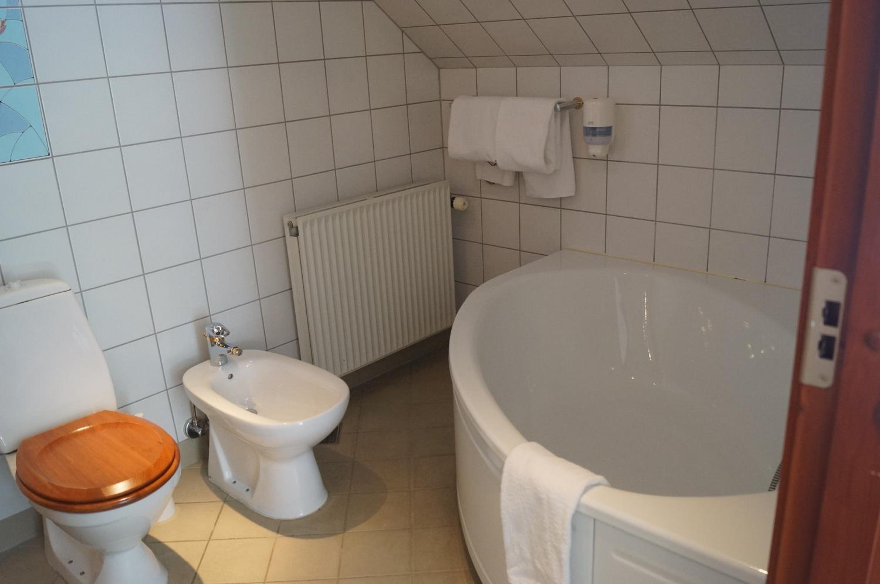 Double Room with Spa Bath photo 3