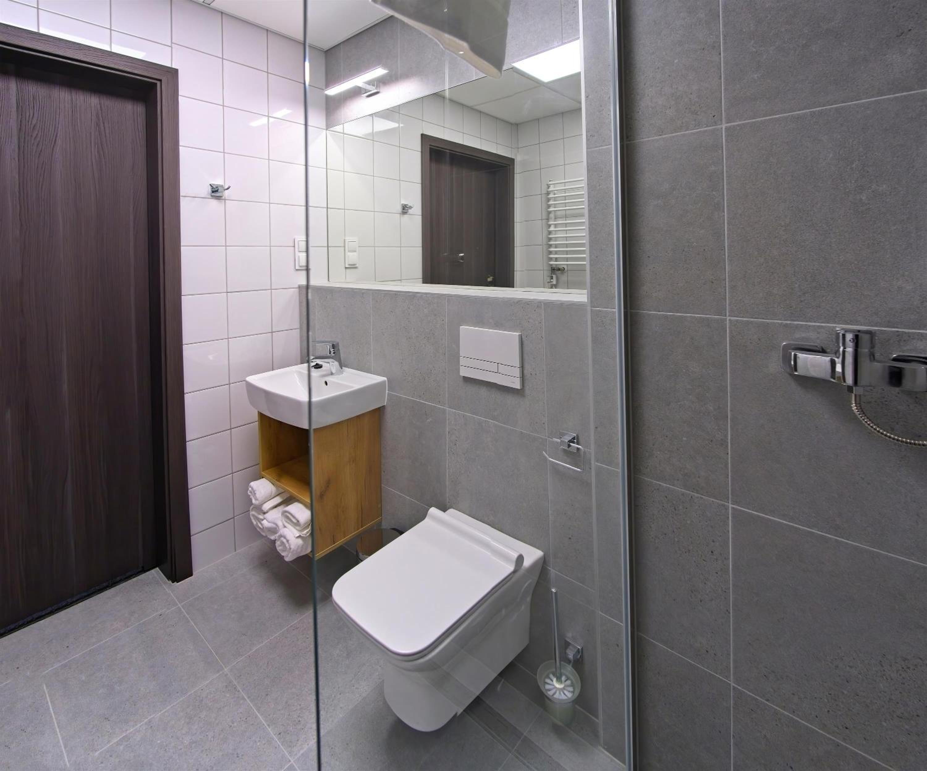 Double Room with Private Bathroom - Photo 16