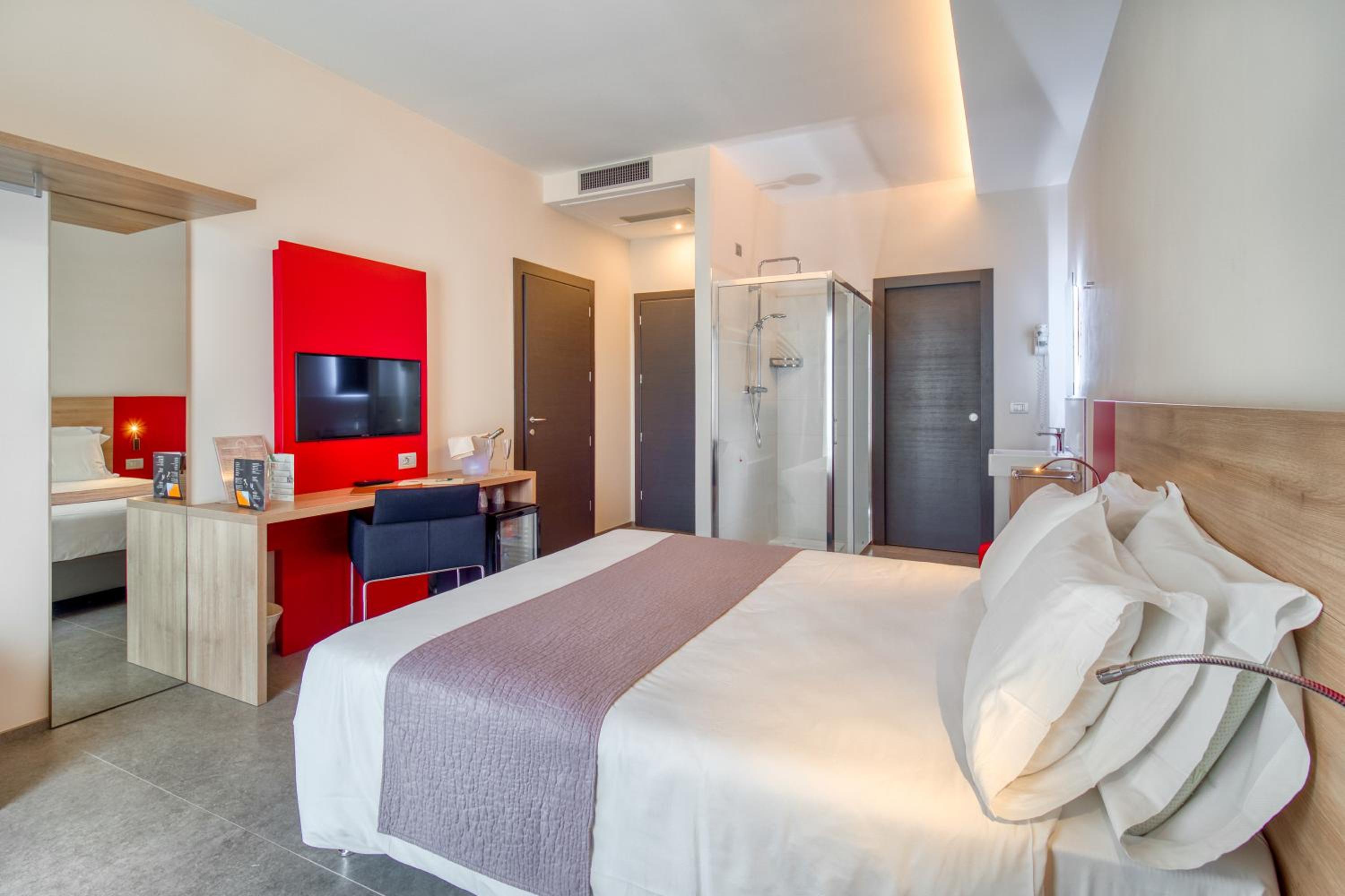 Deluxe Room (2 Adults + 1 Child)
