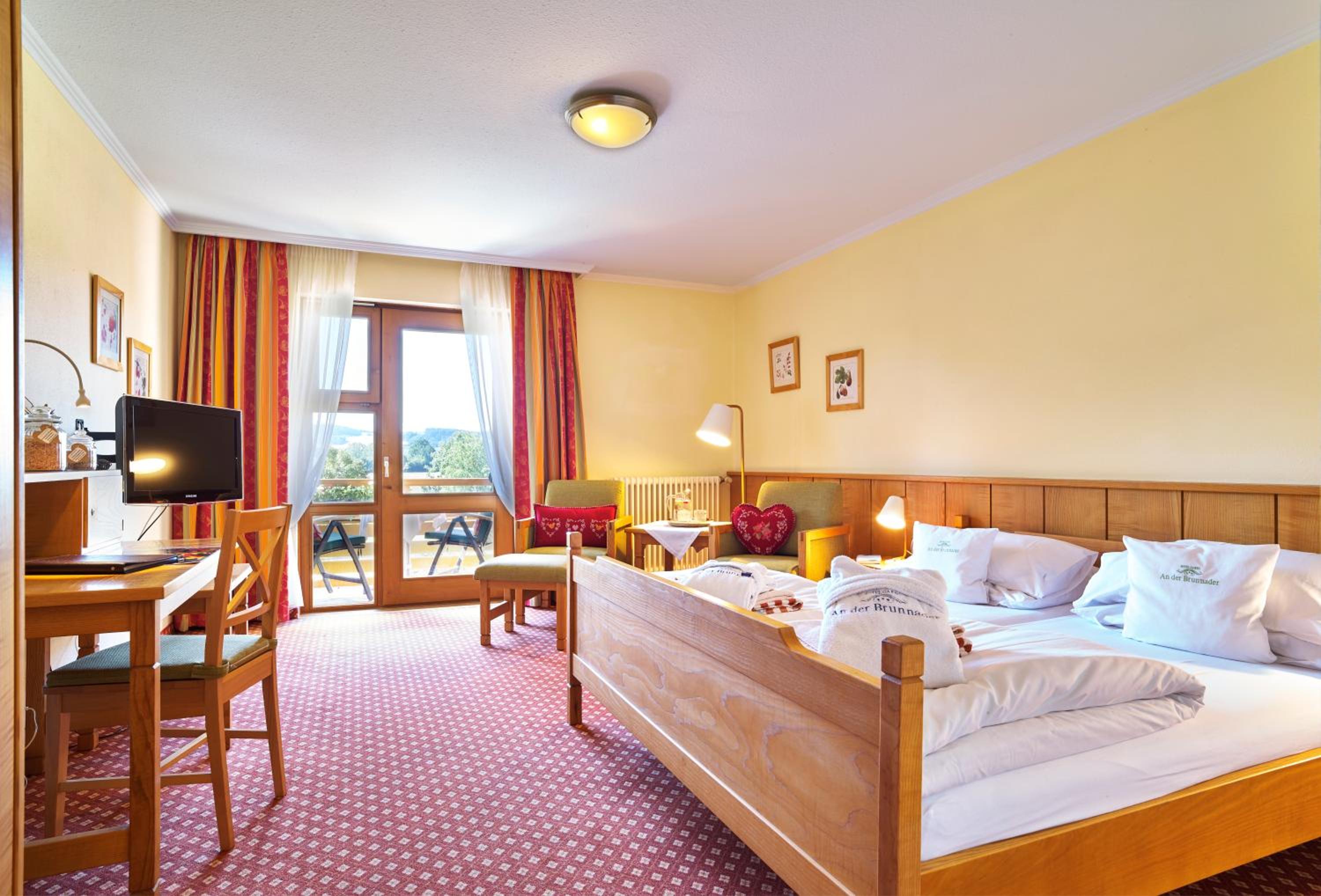 Double Room with South-facing Balcony  - Photo 1