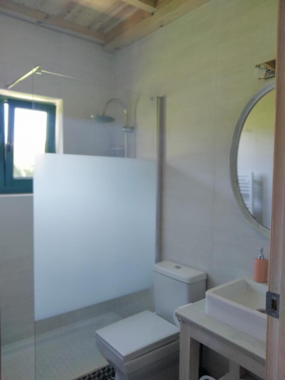 Double Room with Balcony - Photo 11