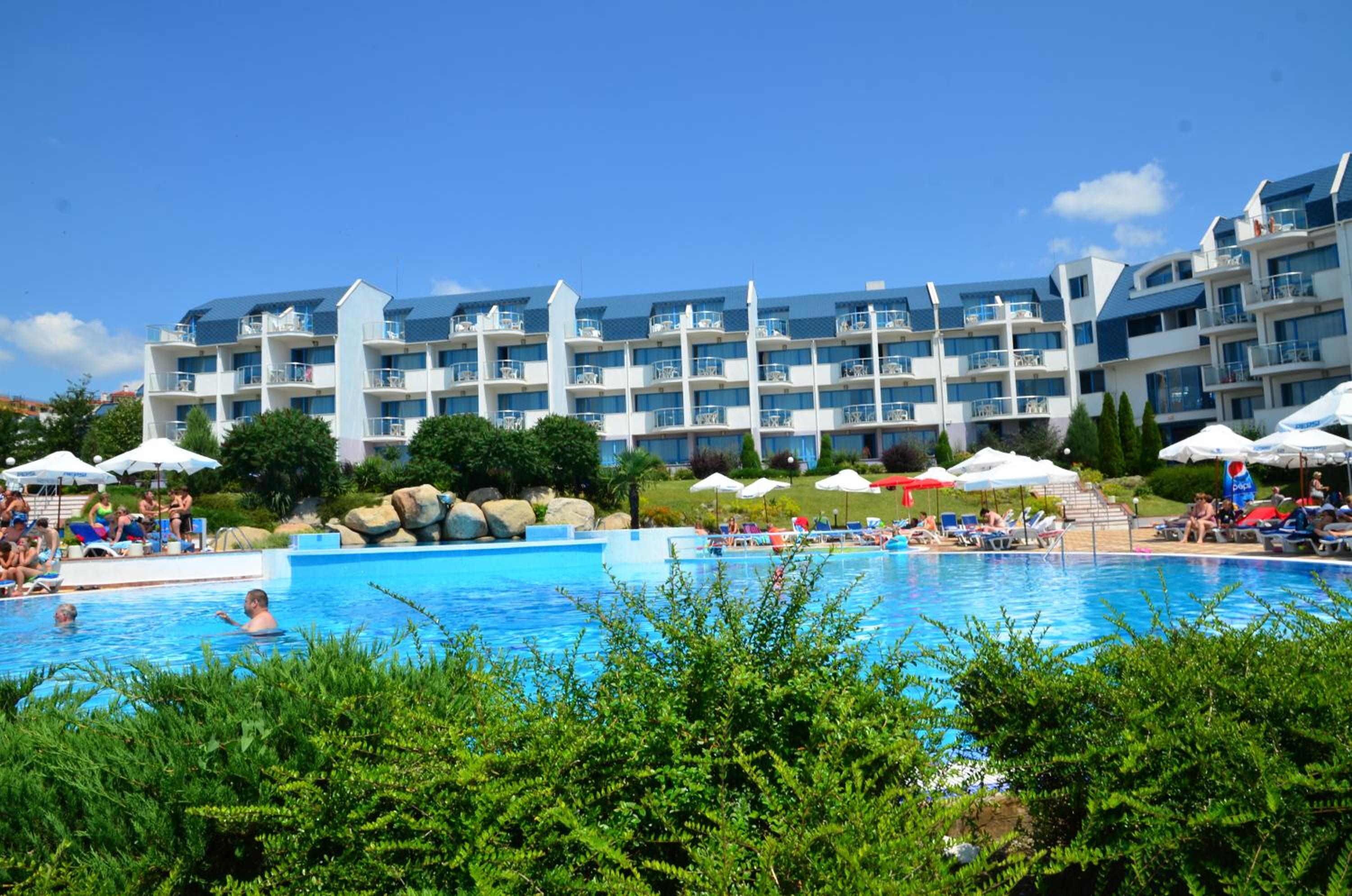 Double or Twin Room with Balcony (2 Adults + 1 Child) photo 2