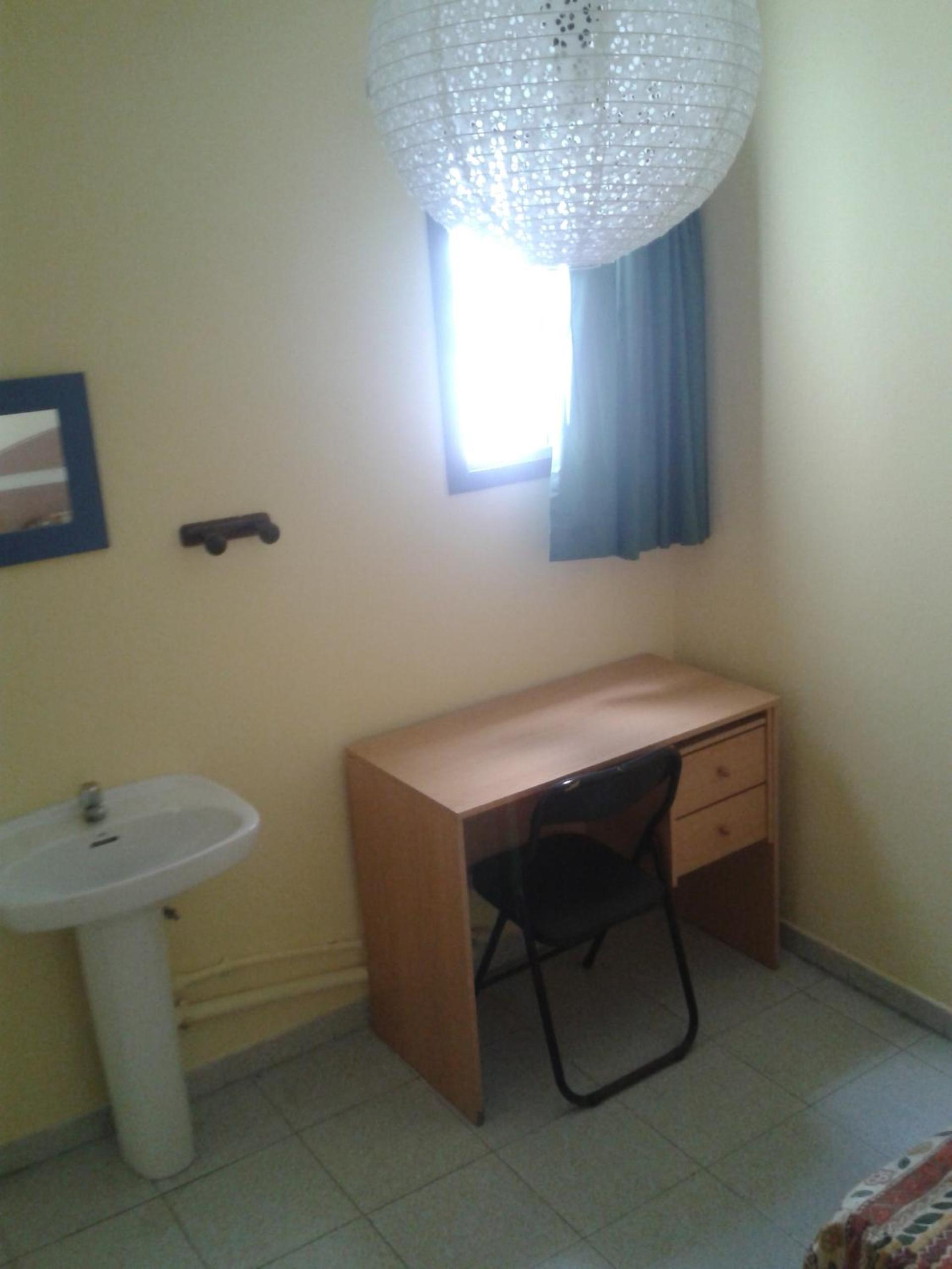 Single Room with Shared Bathroom photo 3