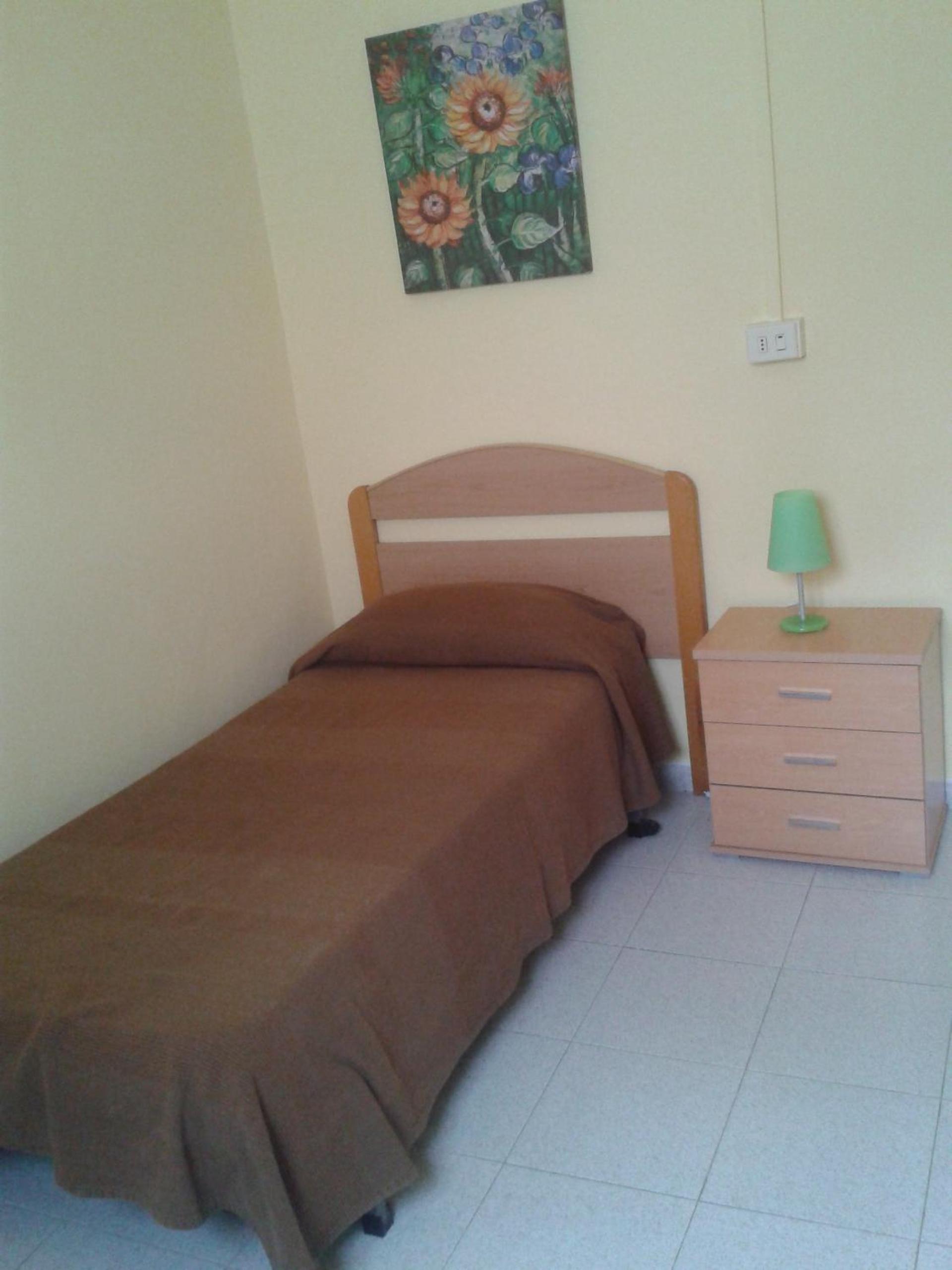 Single Room with Private Bathroom photo 2