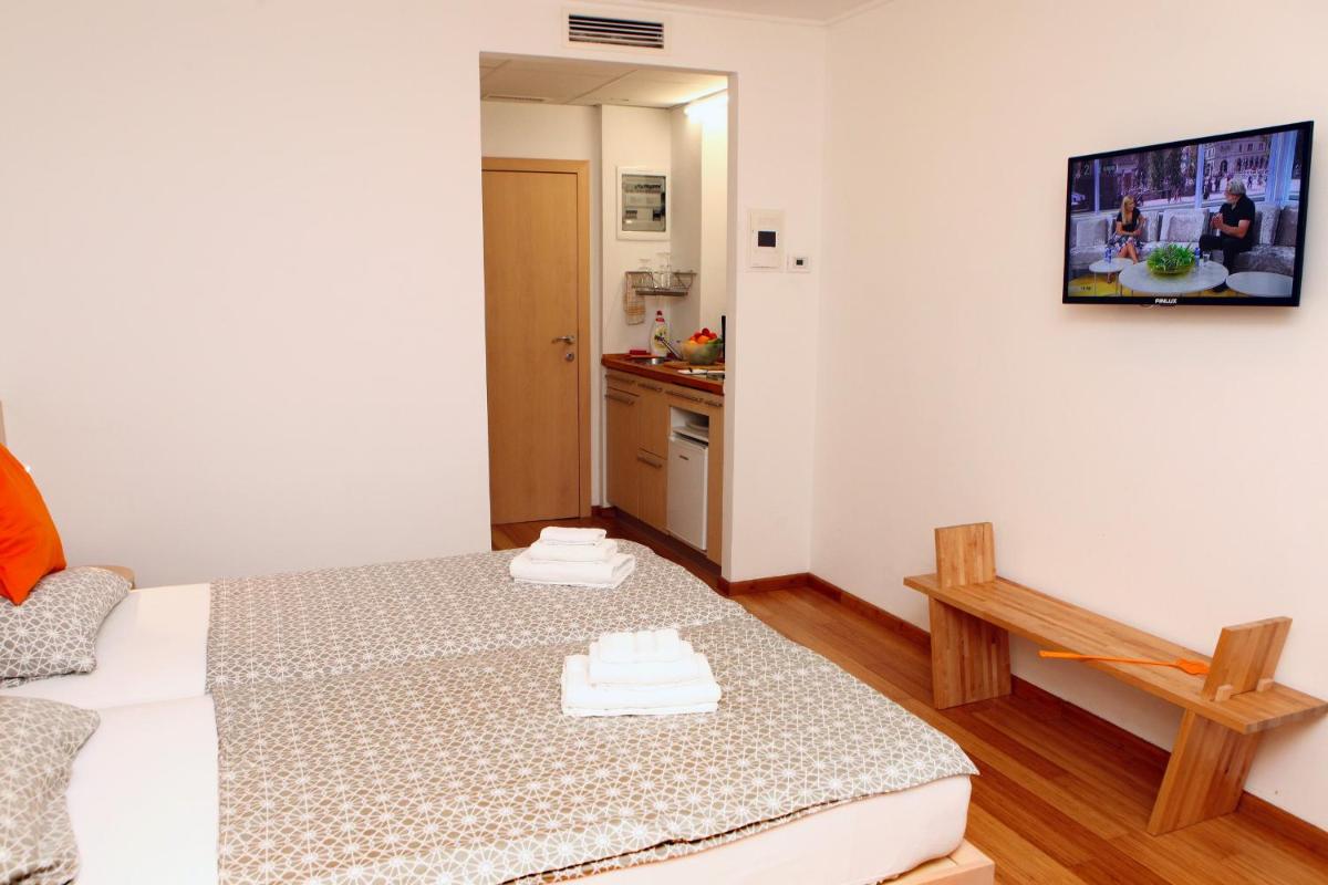 Studio Apartment - Photo 9