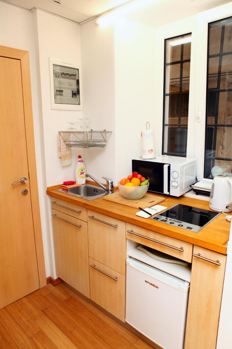 Studio Apartment - Photo 4