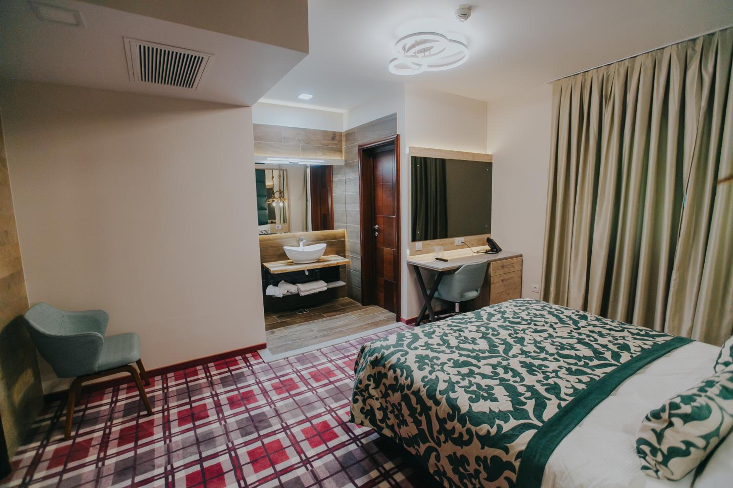 Double Room - Photo 8