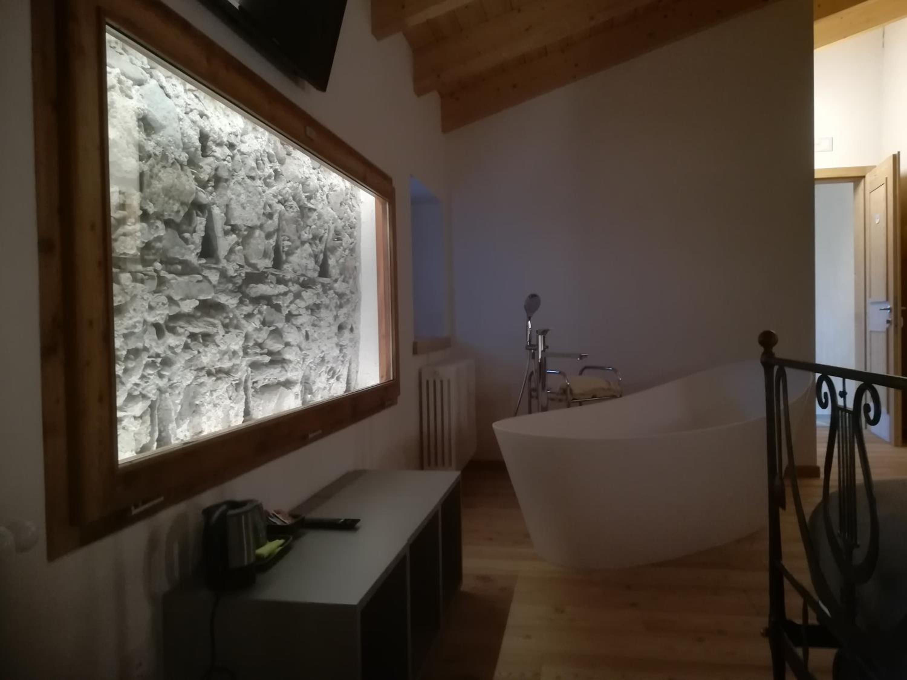 Deluxe Suite - Photo 5