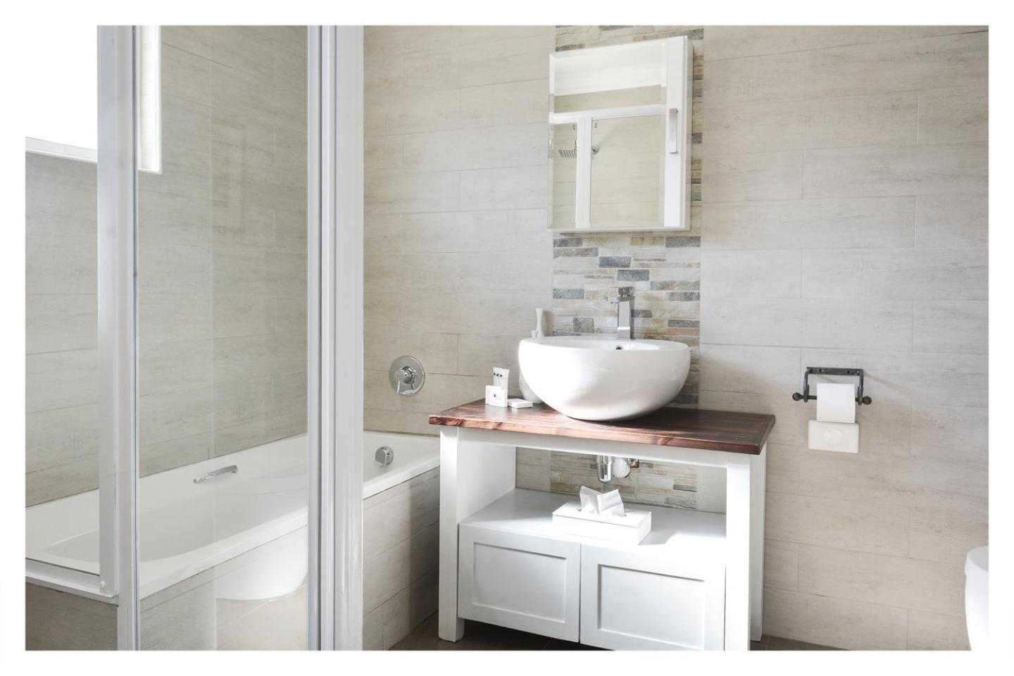 Suite - Photo 5