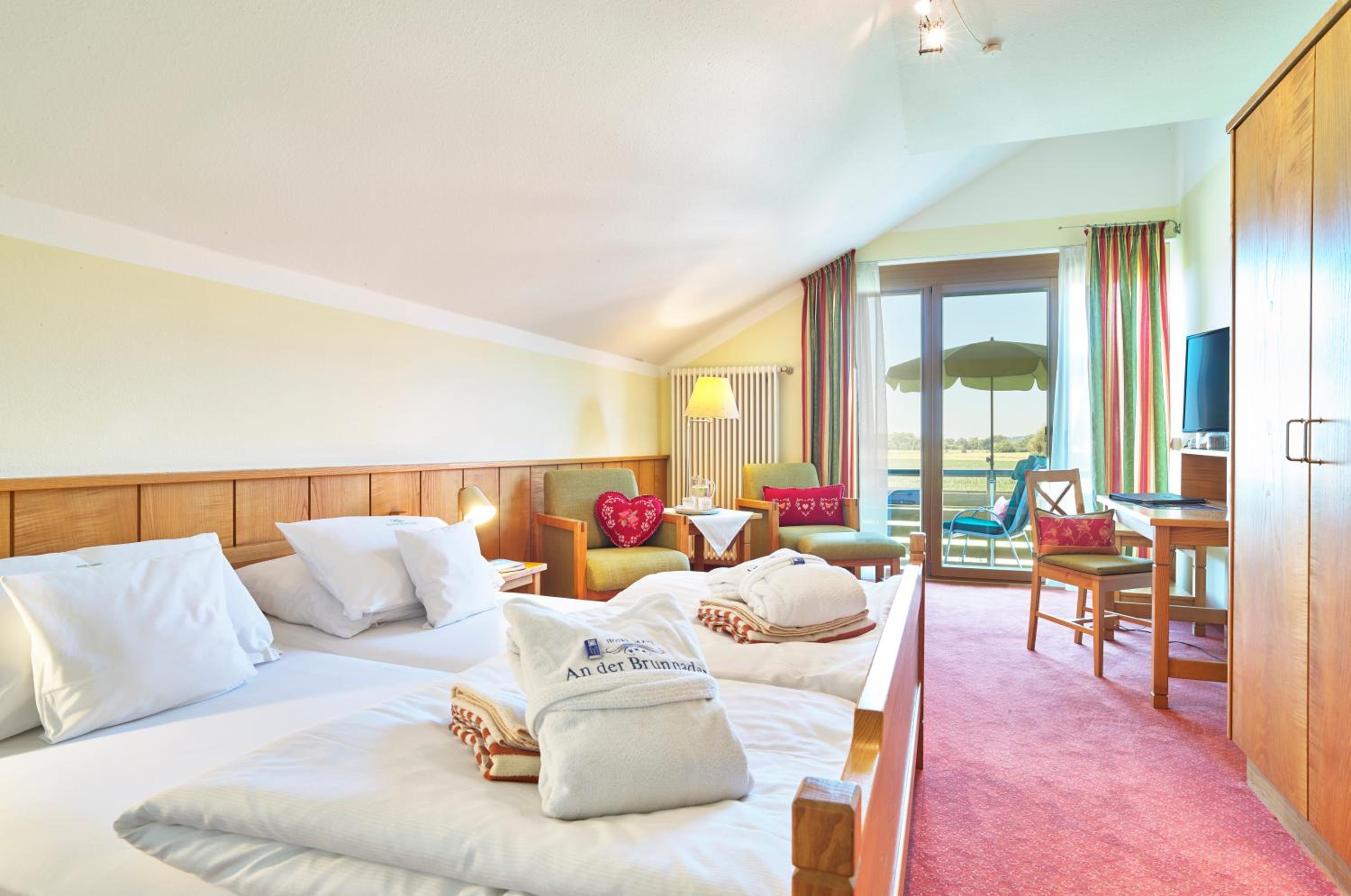 Double Room with West-Facing Balcony - Photo 1